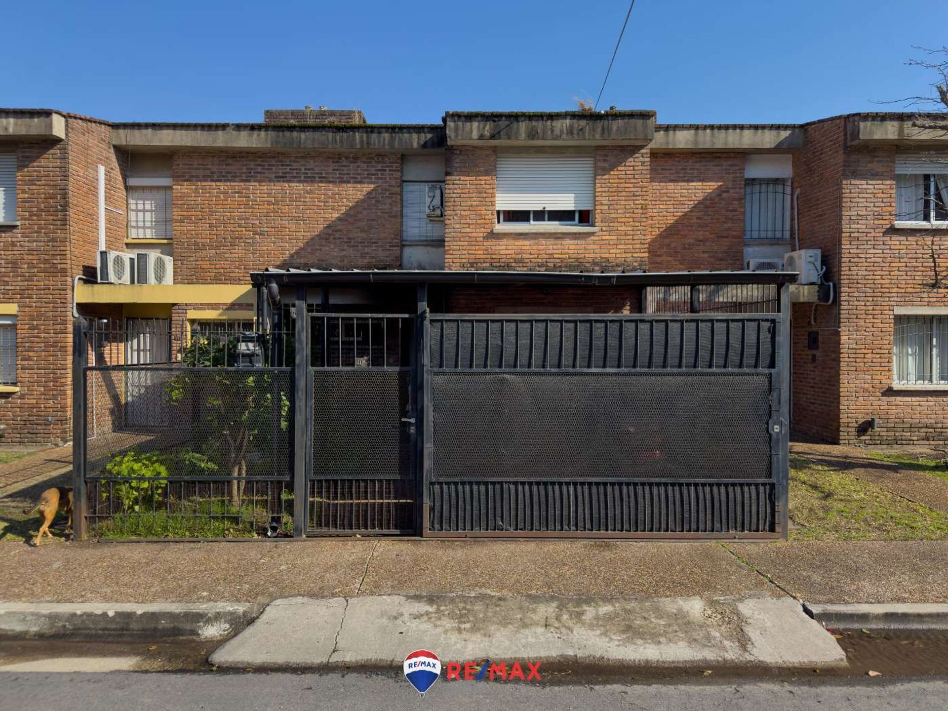Casa Dúplex en zona este, 3 dormitorios y cochera. - foto 1