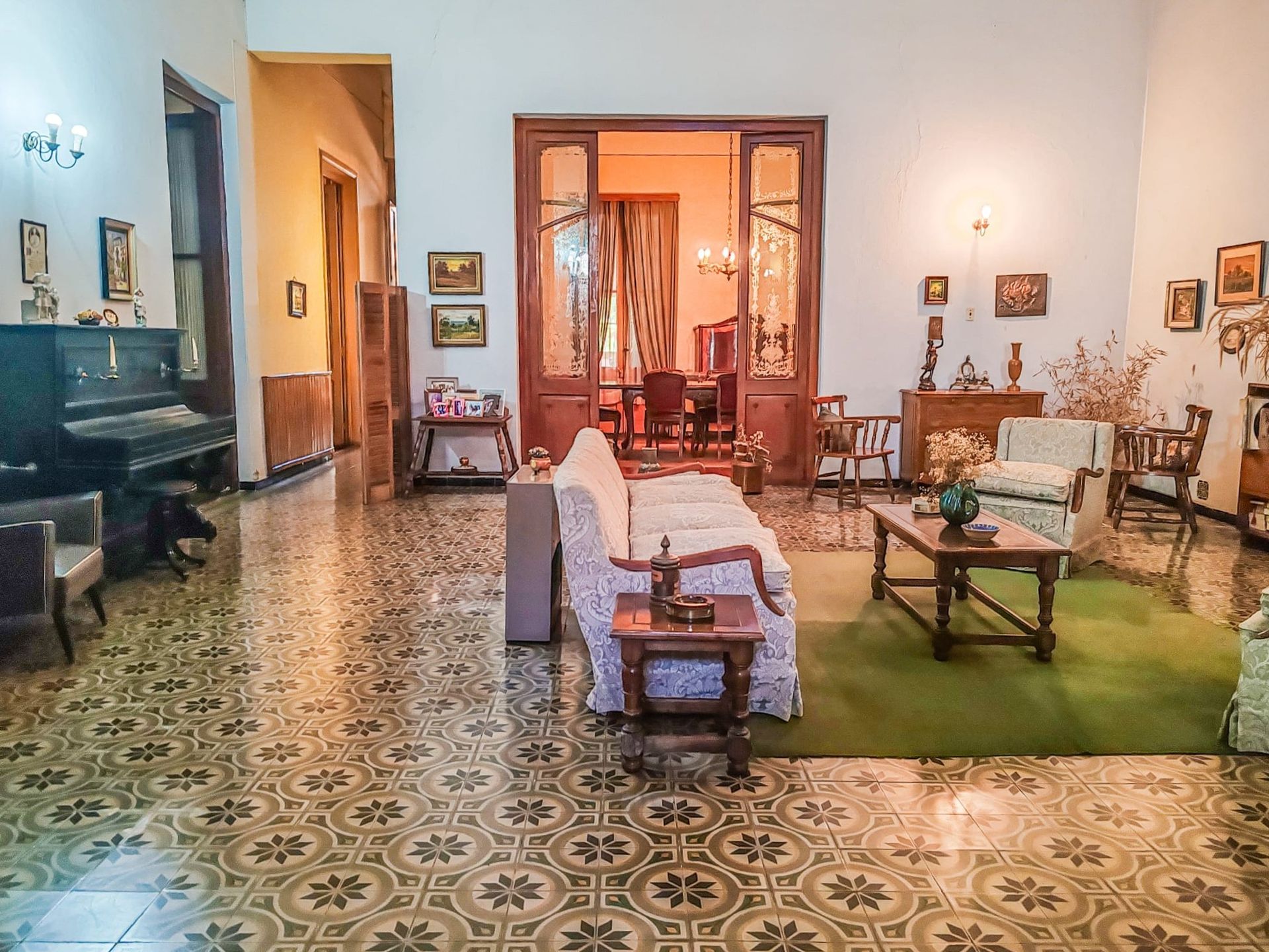 GRAN CASA EN VENTA – CENTRO DE PAYSANDU - foto 1