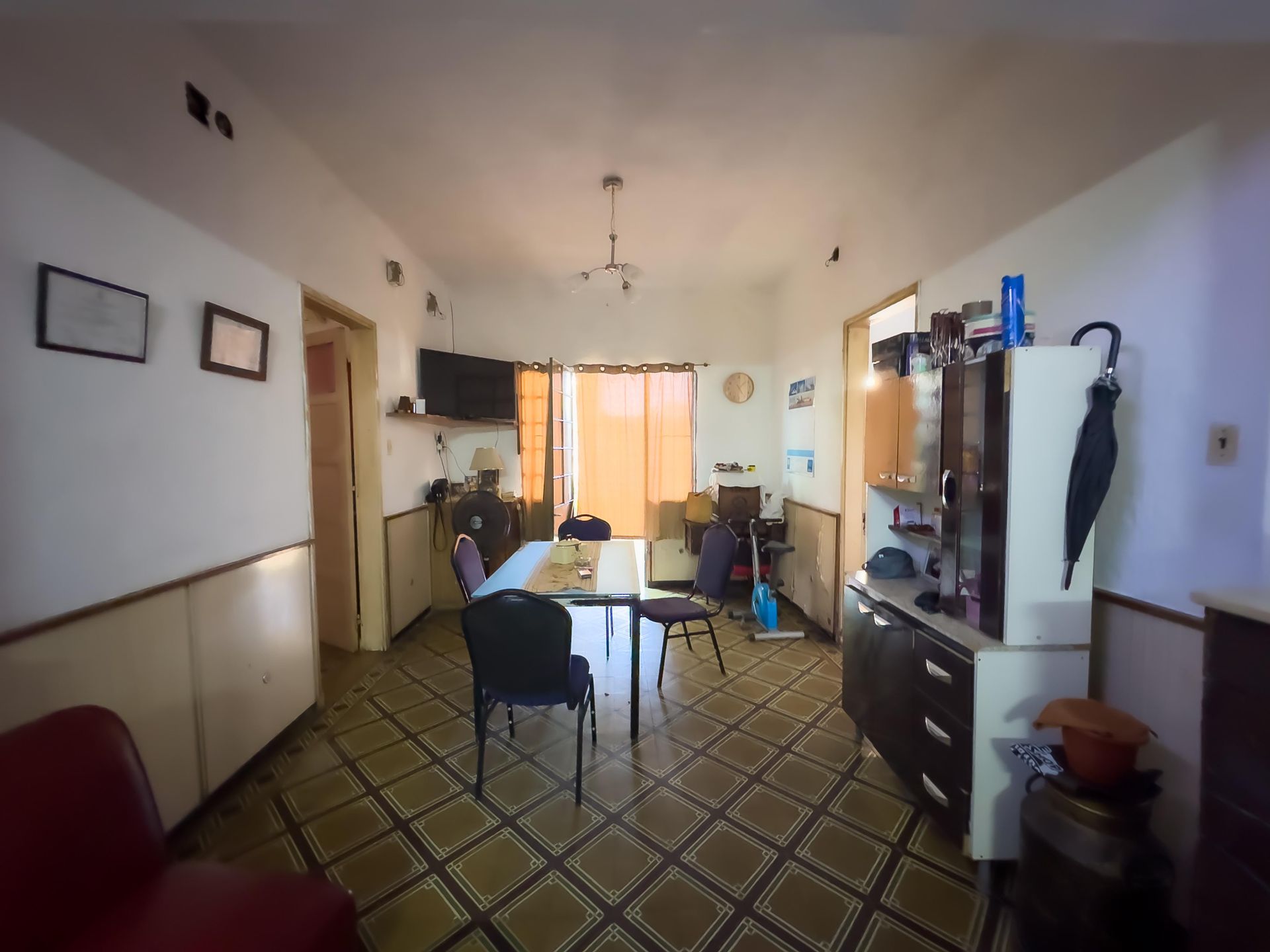 Casa amplia y céntrica con gran potencial - foto 3