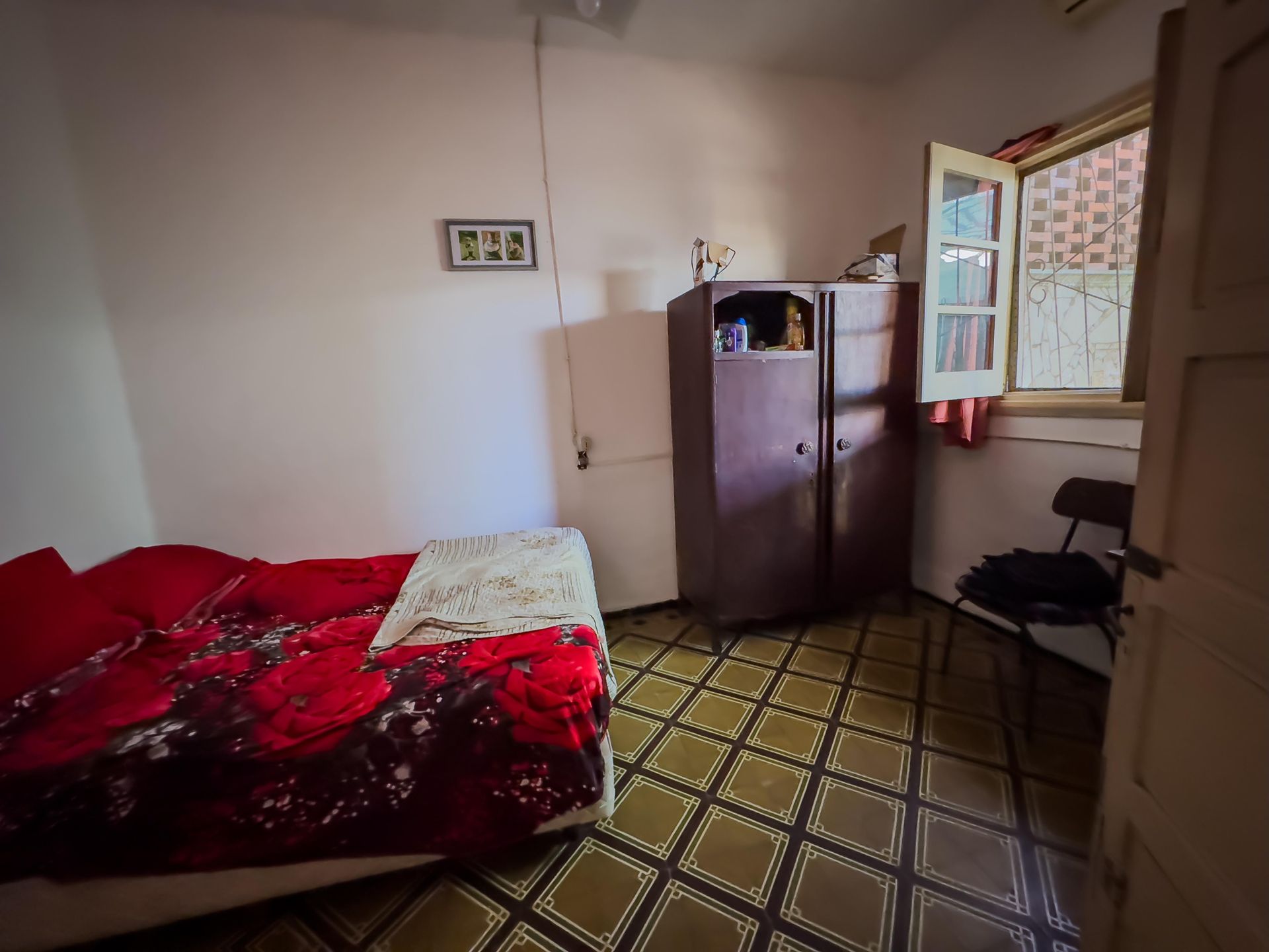 Casa amplia y céntrica con gran potencial - foto 3