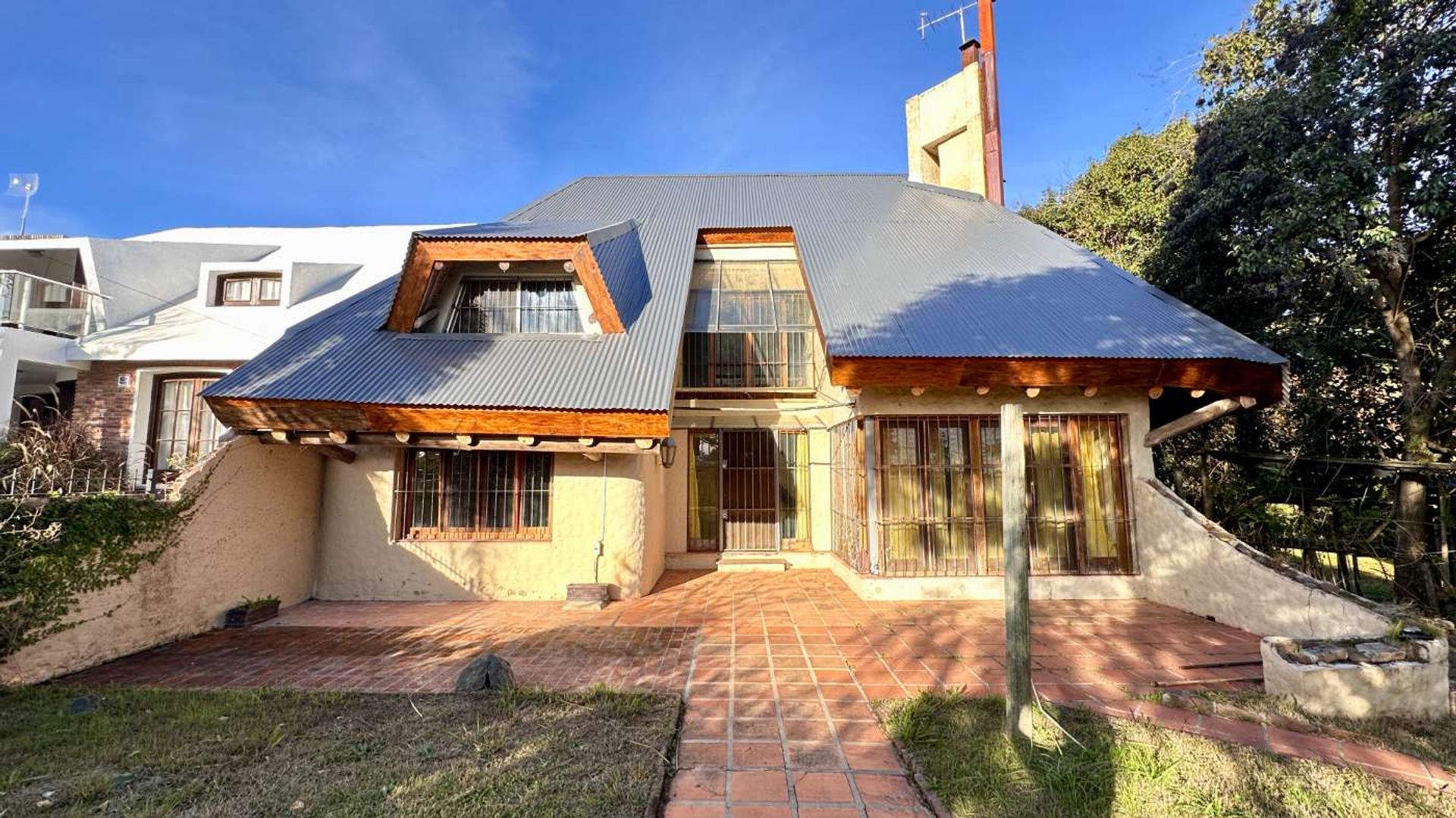 Gran casa con inmejorable ubicación - foto 2