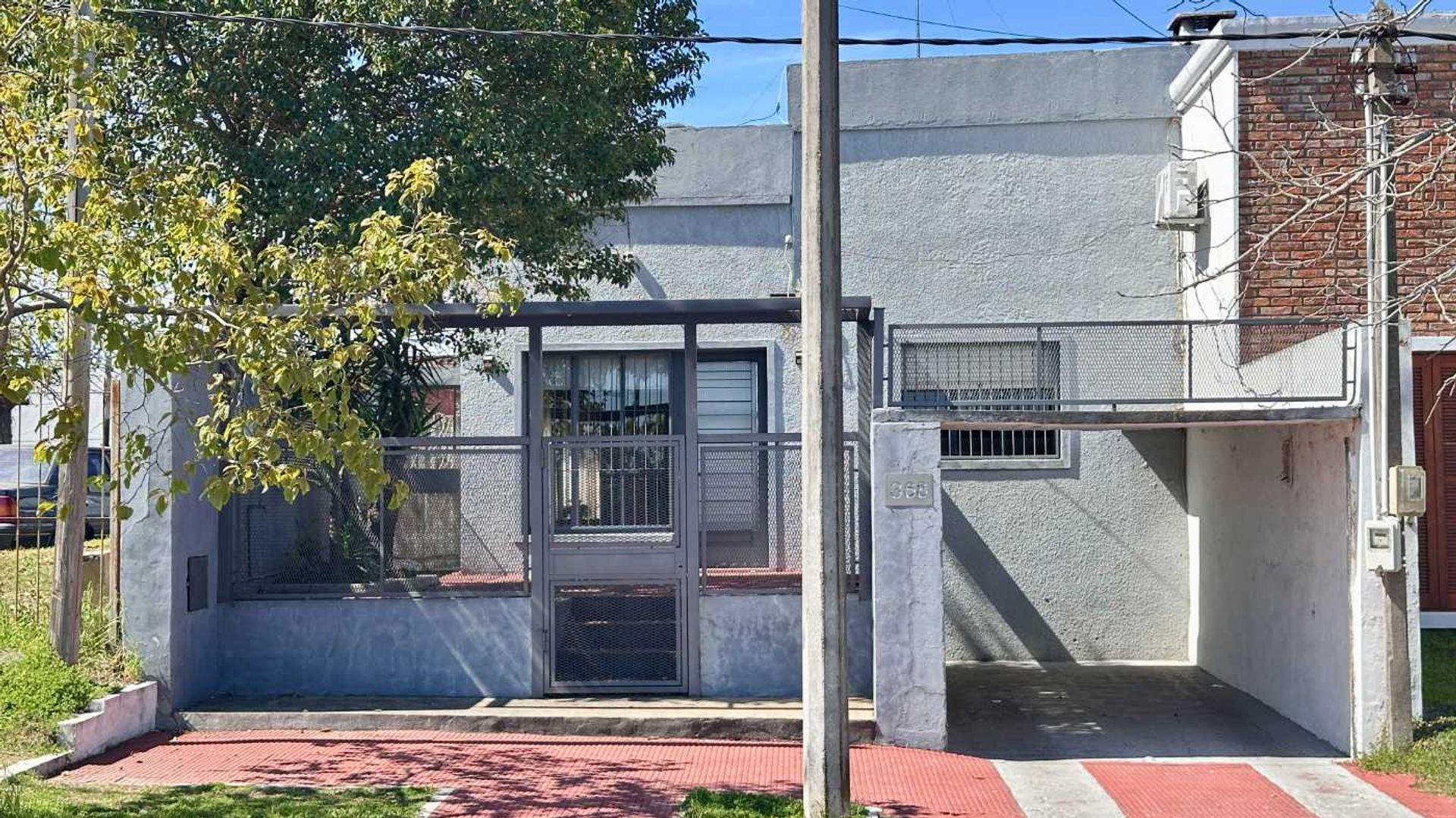 Casa con patio, parrillero y gran potencial - foto 1