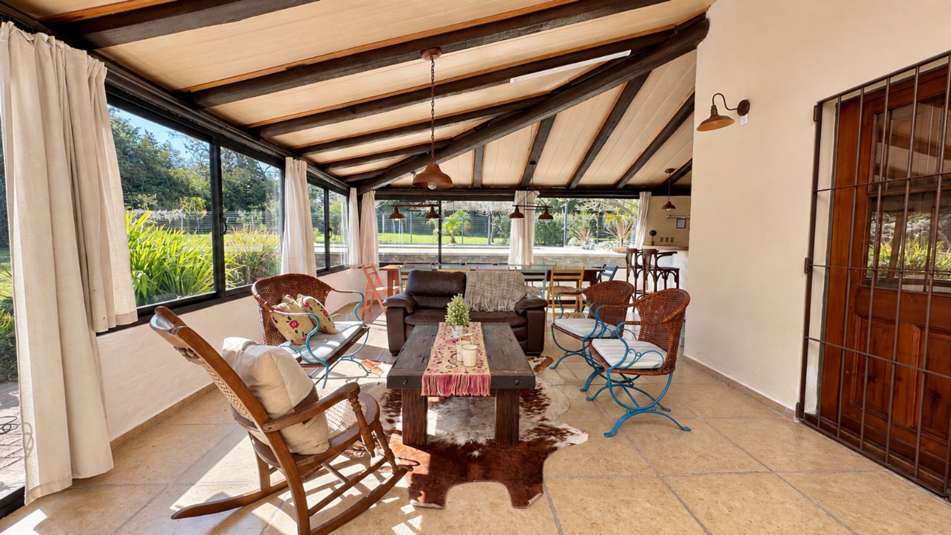 Gran chacra con dos casas y piscina climatizada - foto 3