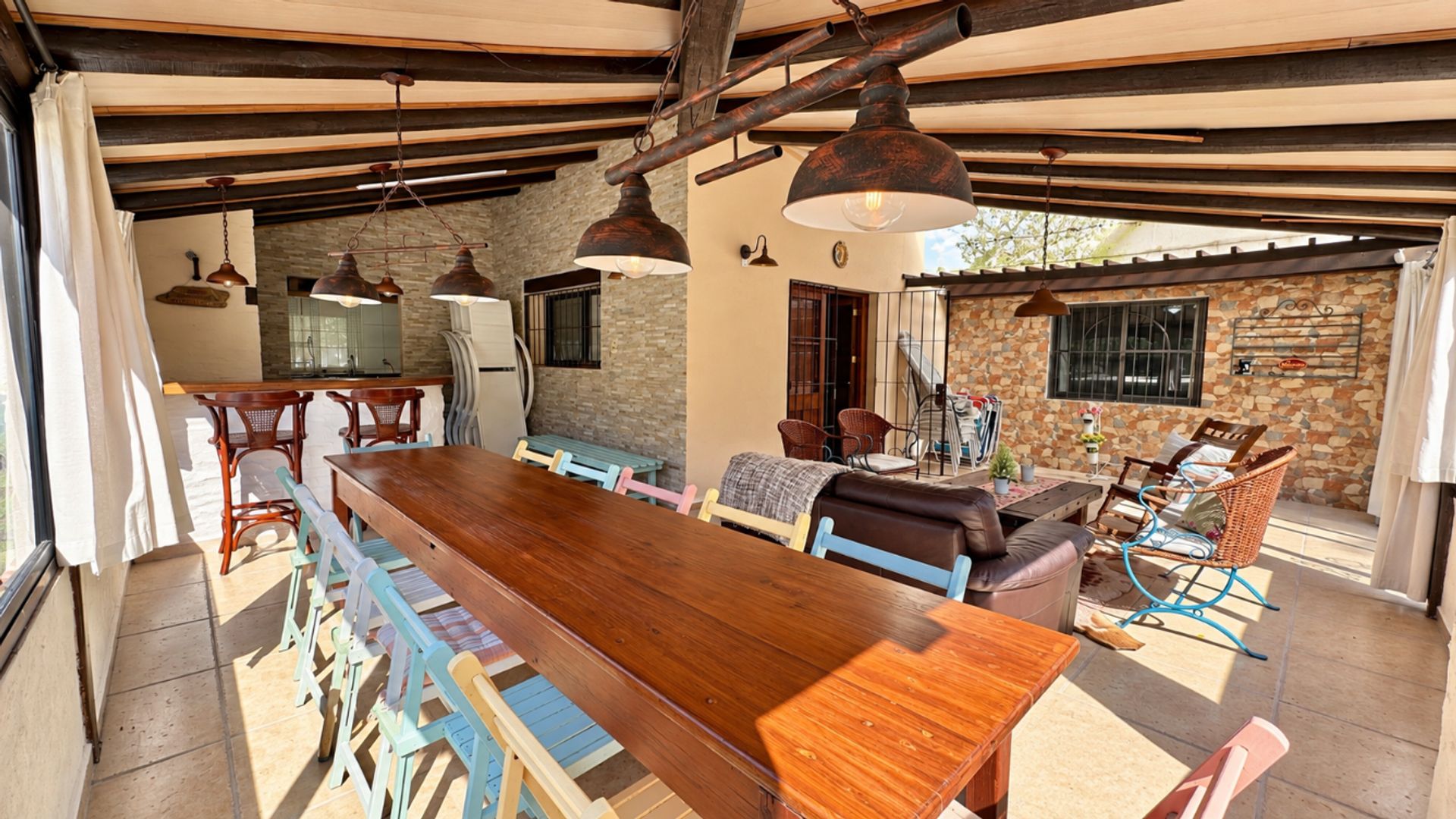 Gran chacra con dos casas y piscina climatizada - foto 4