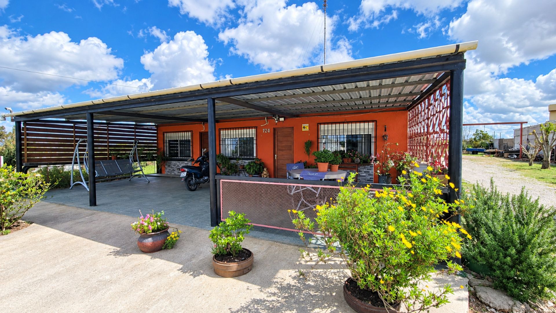 CASA EN VENTA EN COLONIA EN EL REAL CON GALPÓN