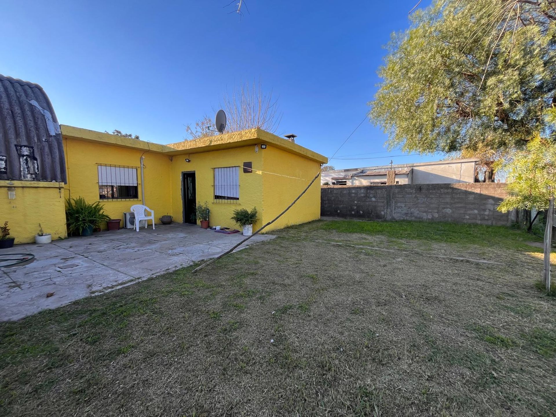 CASA EN VENTA CON AMPLIO TERRENO Y GALPON - foto 1