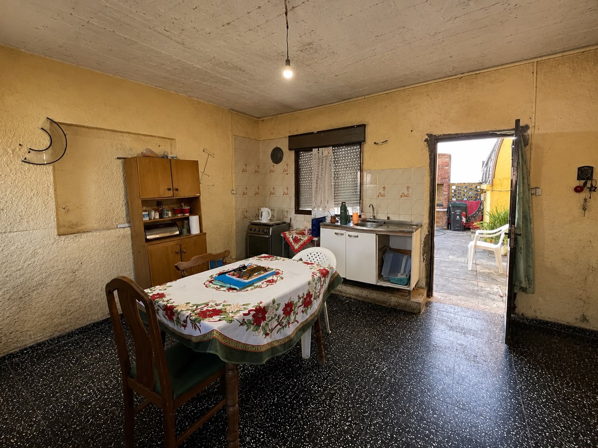 CASA EN VENTA CON AMPLIO TERRENO Y GALPON - foto 5