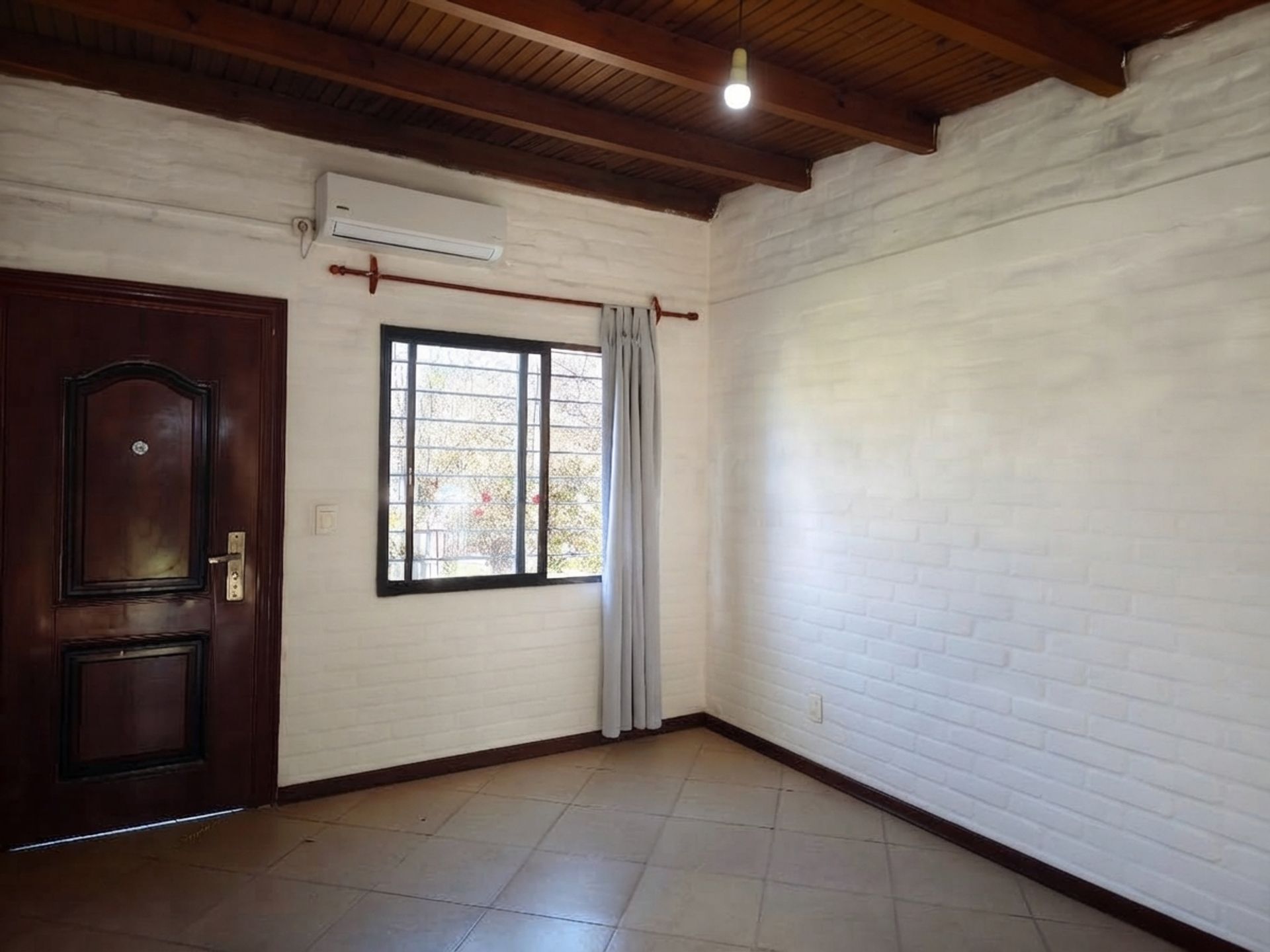 Monoambiente en Alquiler en Colonia del Sacramento · Foto 1