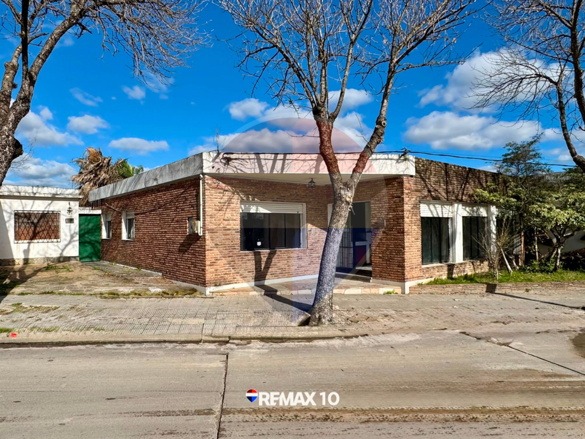 Casa en excelente ubicación con alquiler activo - foto 1