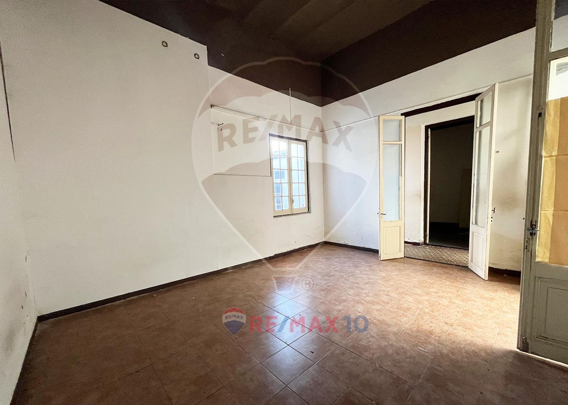 Amplia propiedad ideal para oficina o familia - foto 2