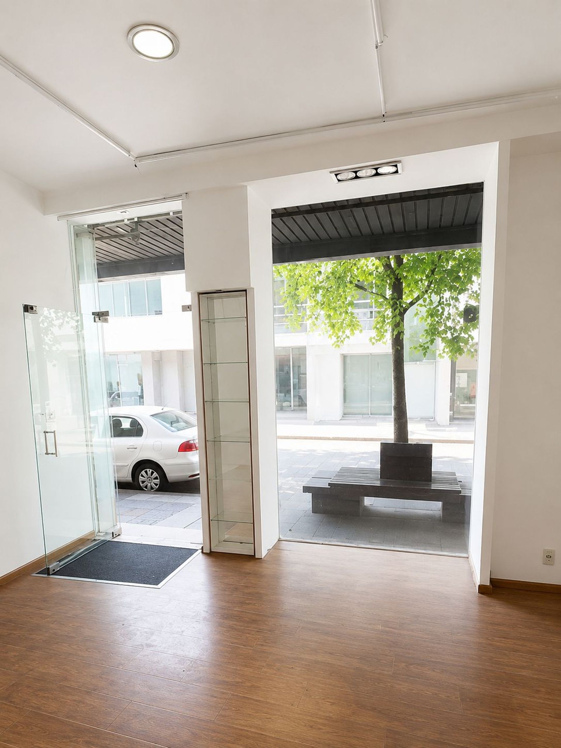 ALQUILER Local comercial céntrico · Foto 2