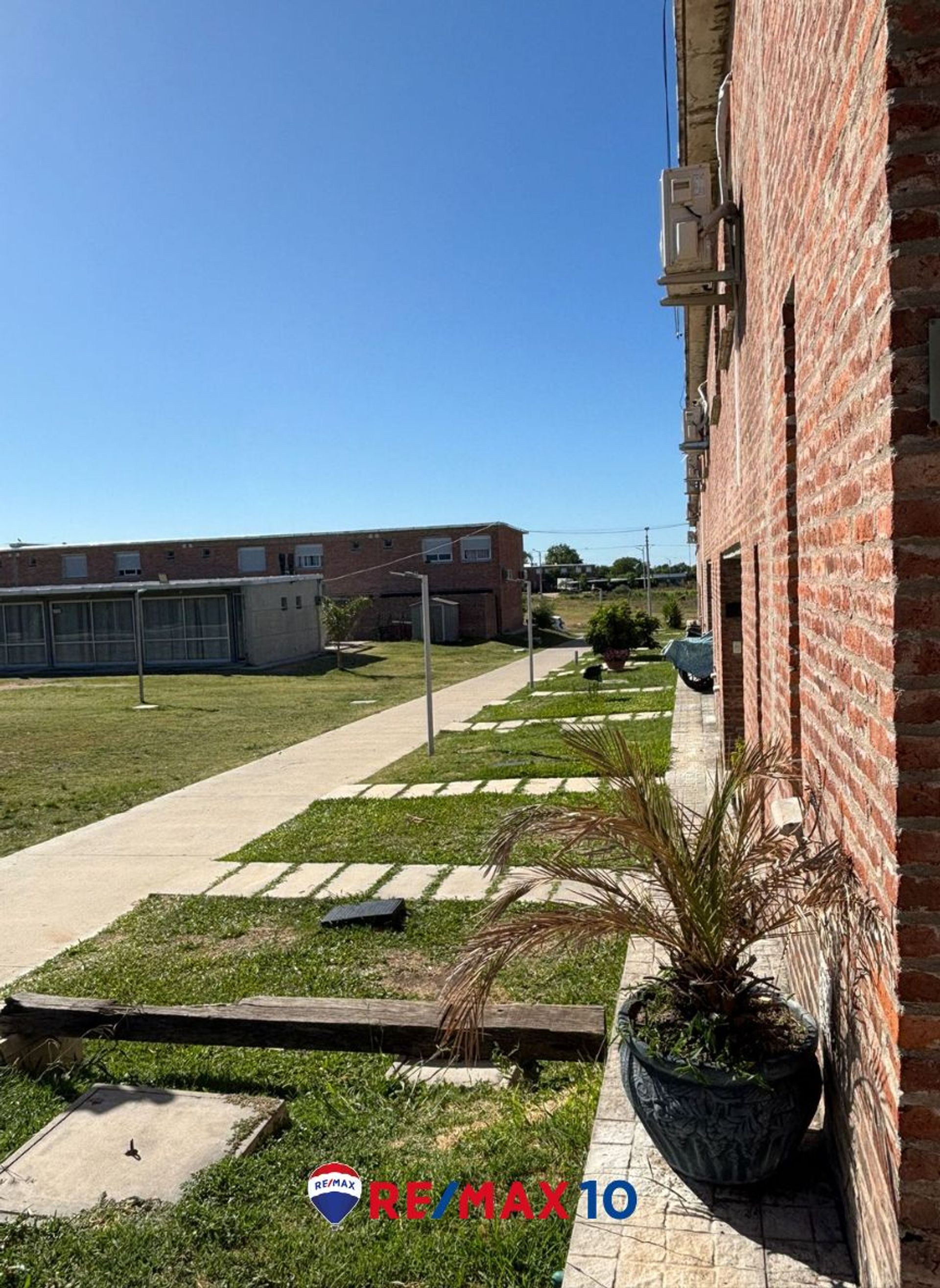 Vivienda de dos dormitorios en entorno verde. - foto 1