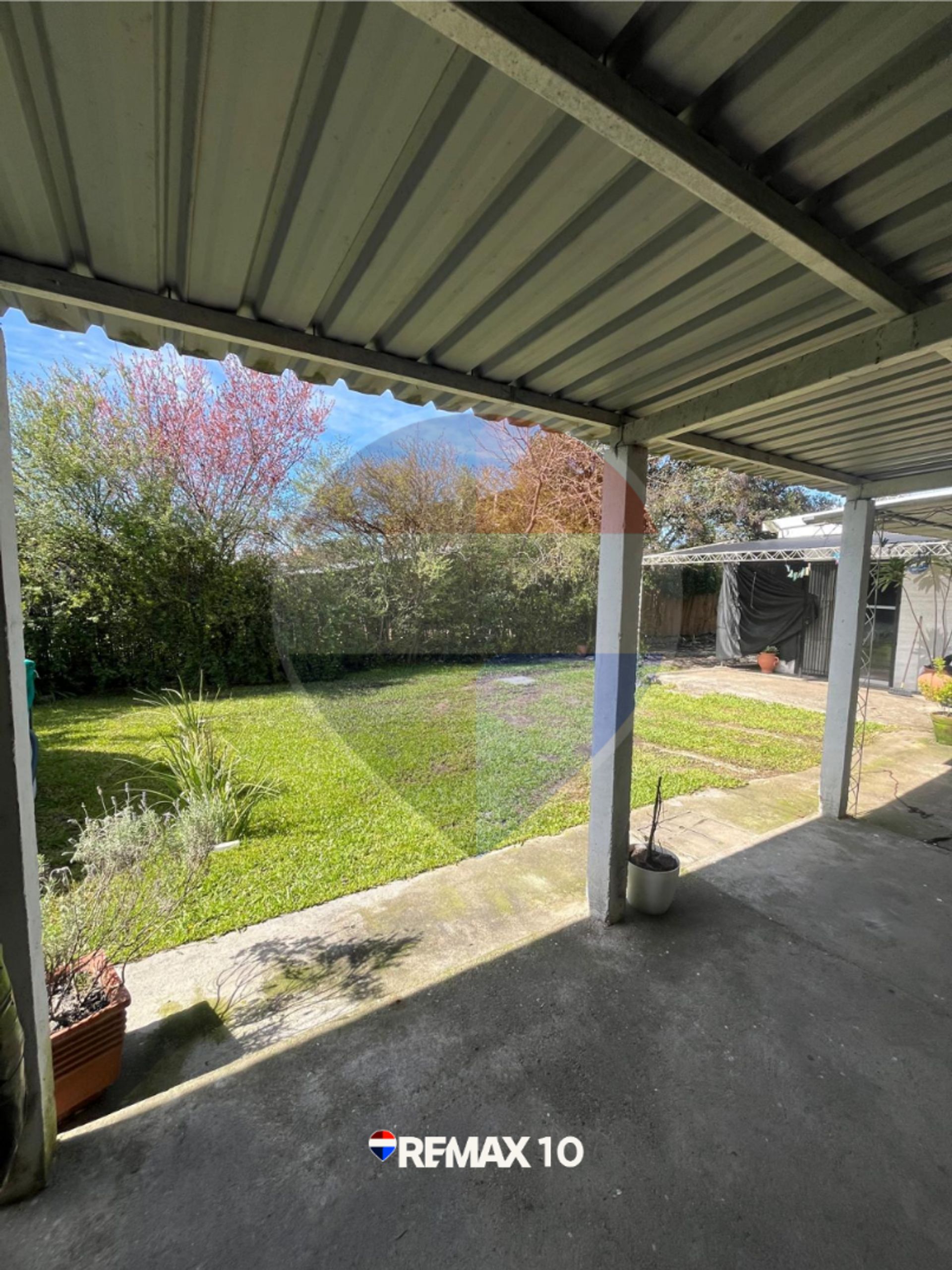 SE VENDE | CASA AMPLIA Y CON GRAN TERRENO - foto 3