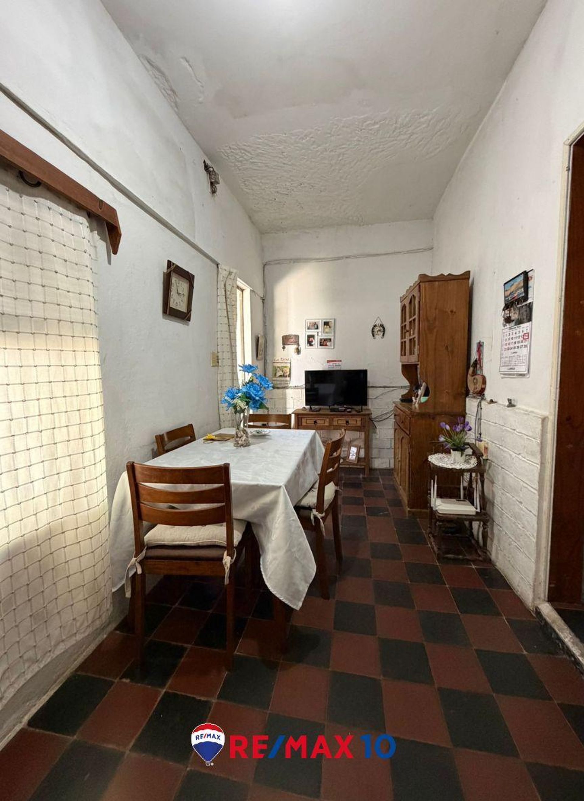 Se vende casa de 2 dormitorios con amplio terreno. - foto 4