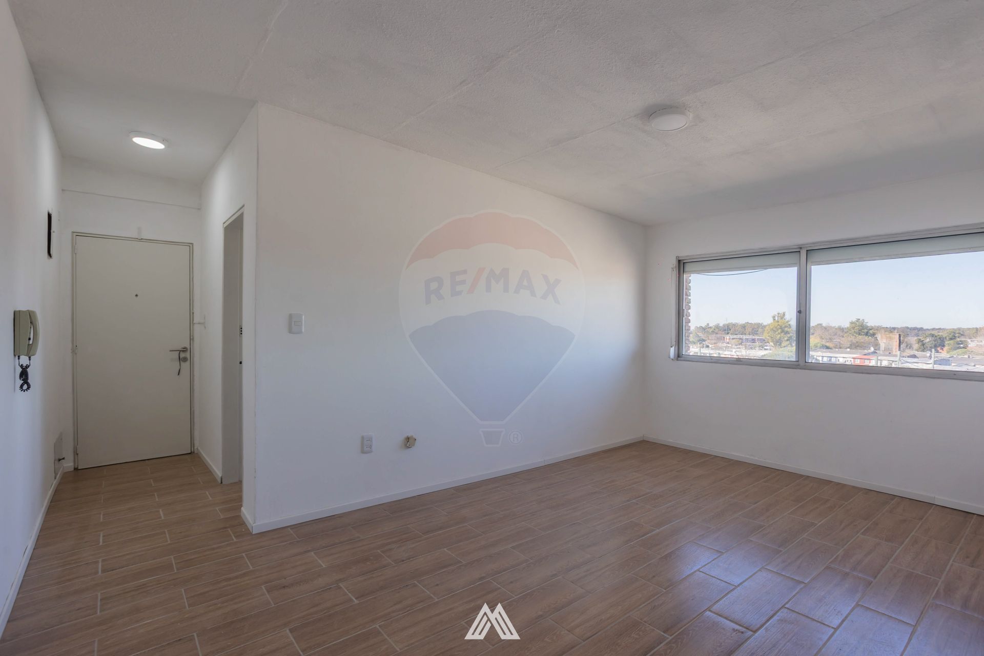 VENTA APTO 3 DORMITORIOS Y COCHERA CON RENTA