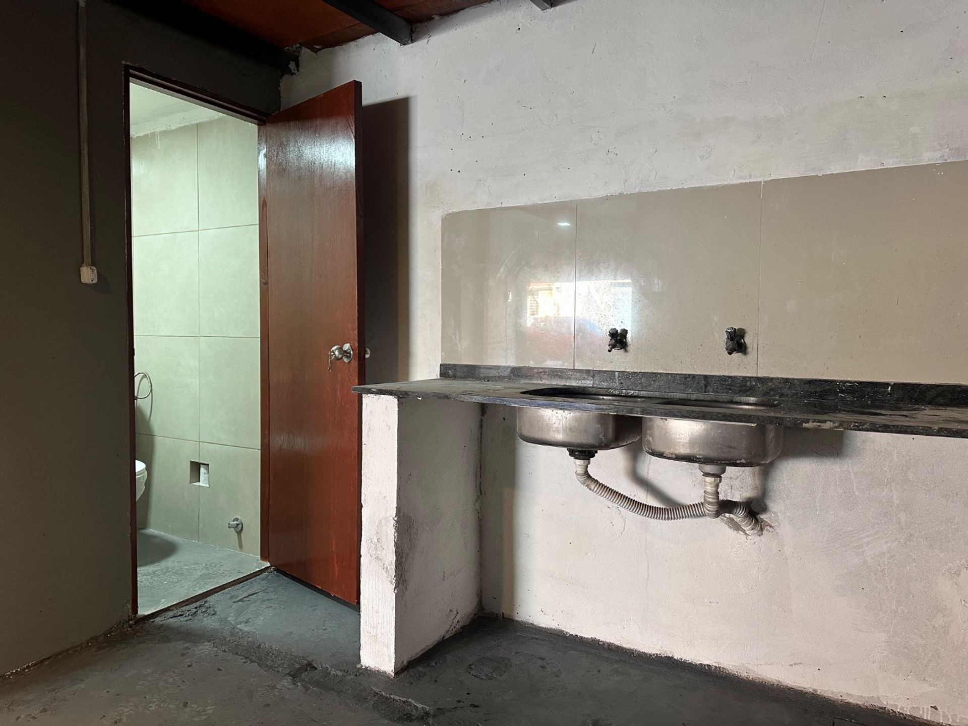 ALQUILER LOCAL COMERCIAL RECICLADO - AGUADA · Foto 6