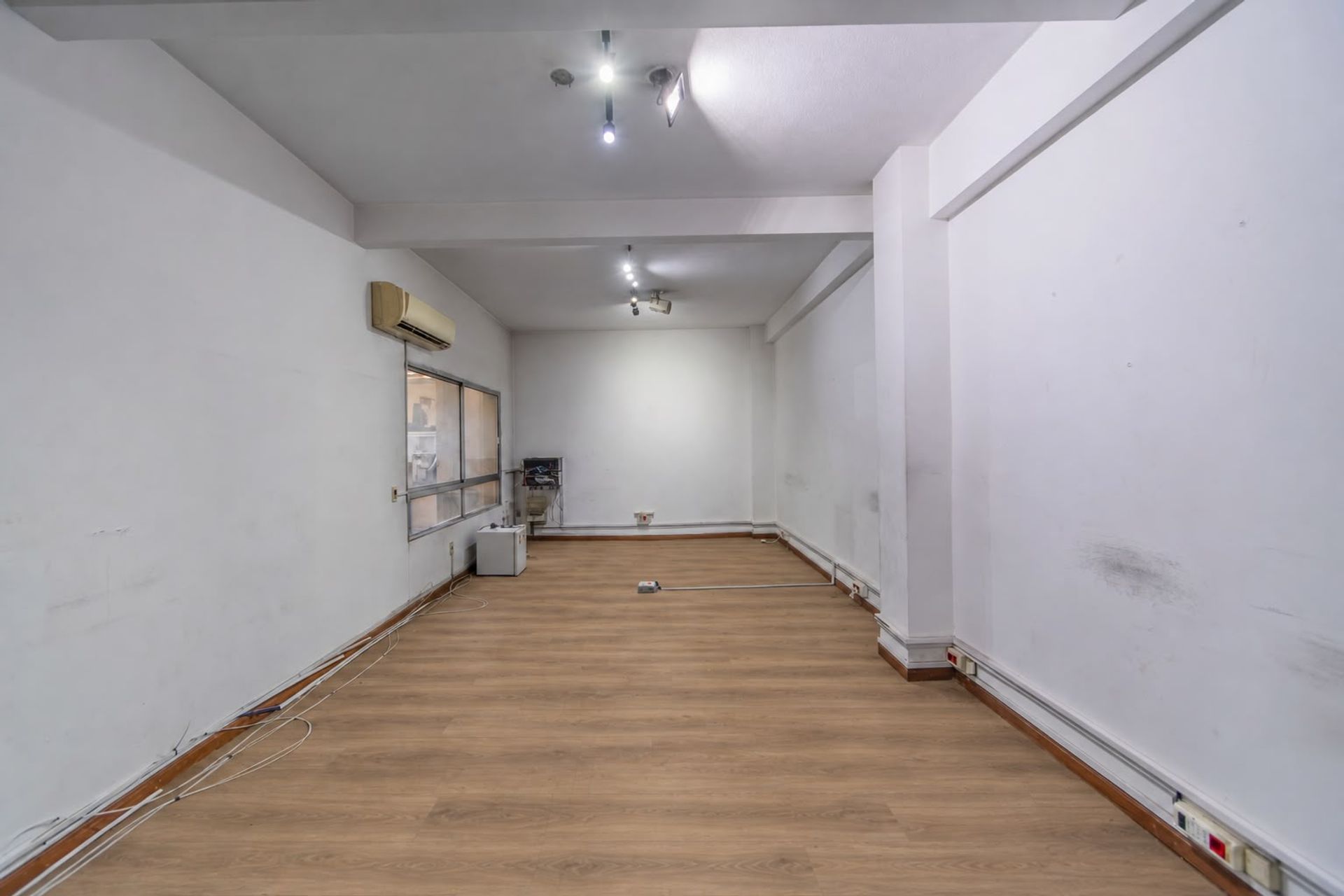 ALQUILER OFICINA EN CIUDAD VIEJA RAMBLA · Foto 3
