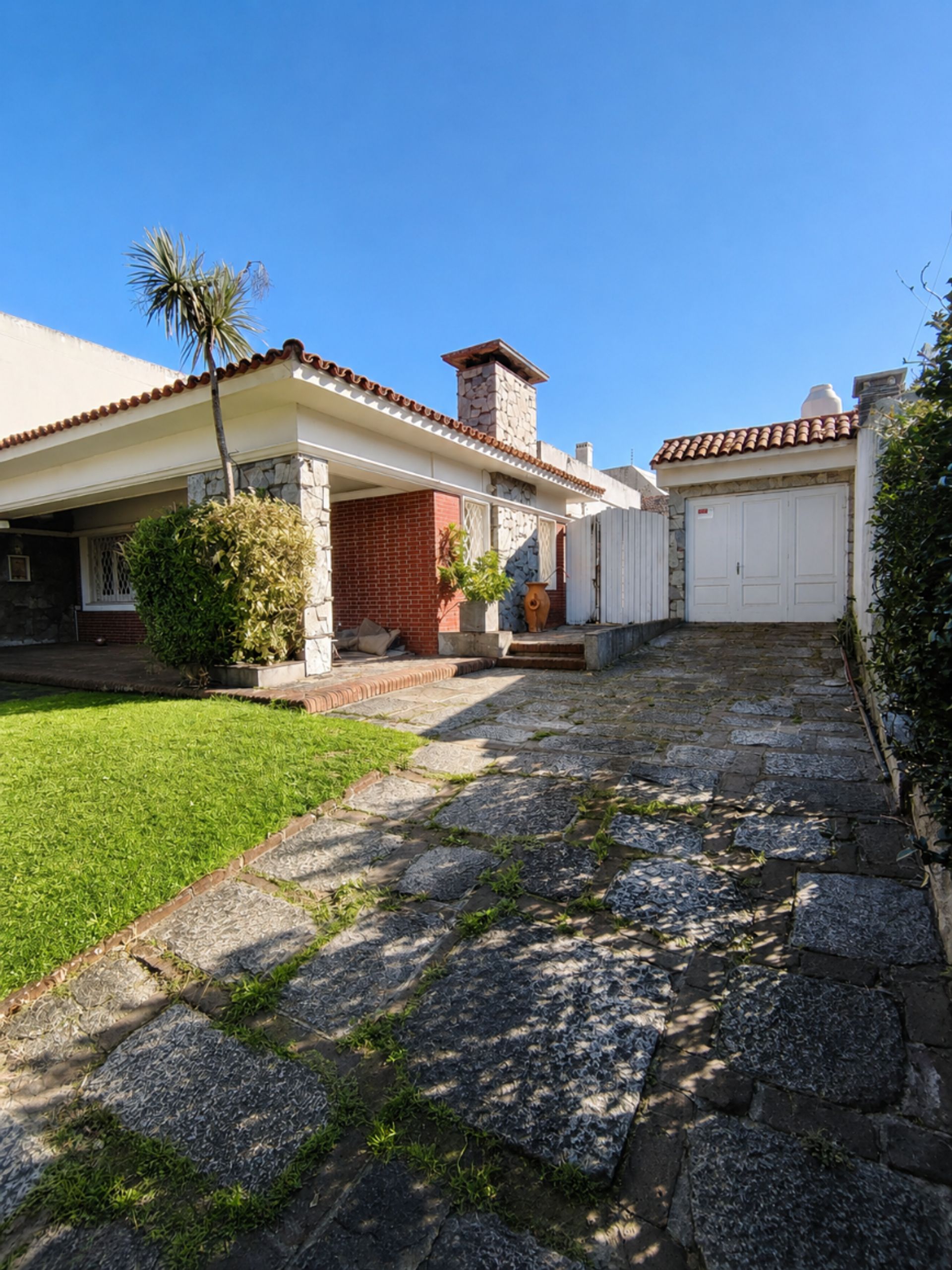 Alquilo casa 4 dormitorios en Punta Gorda