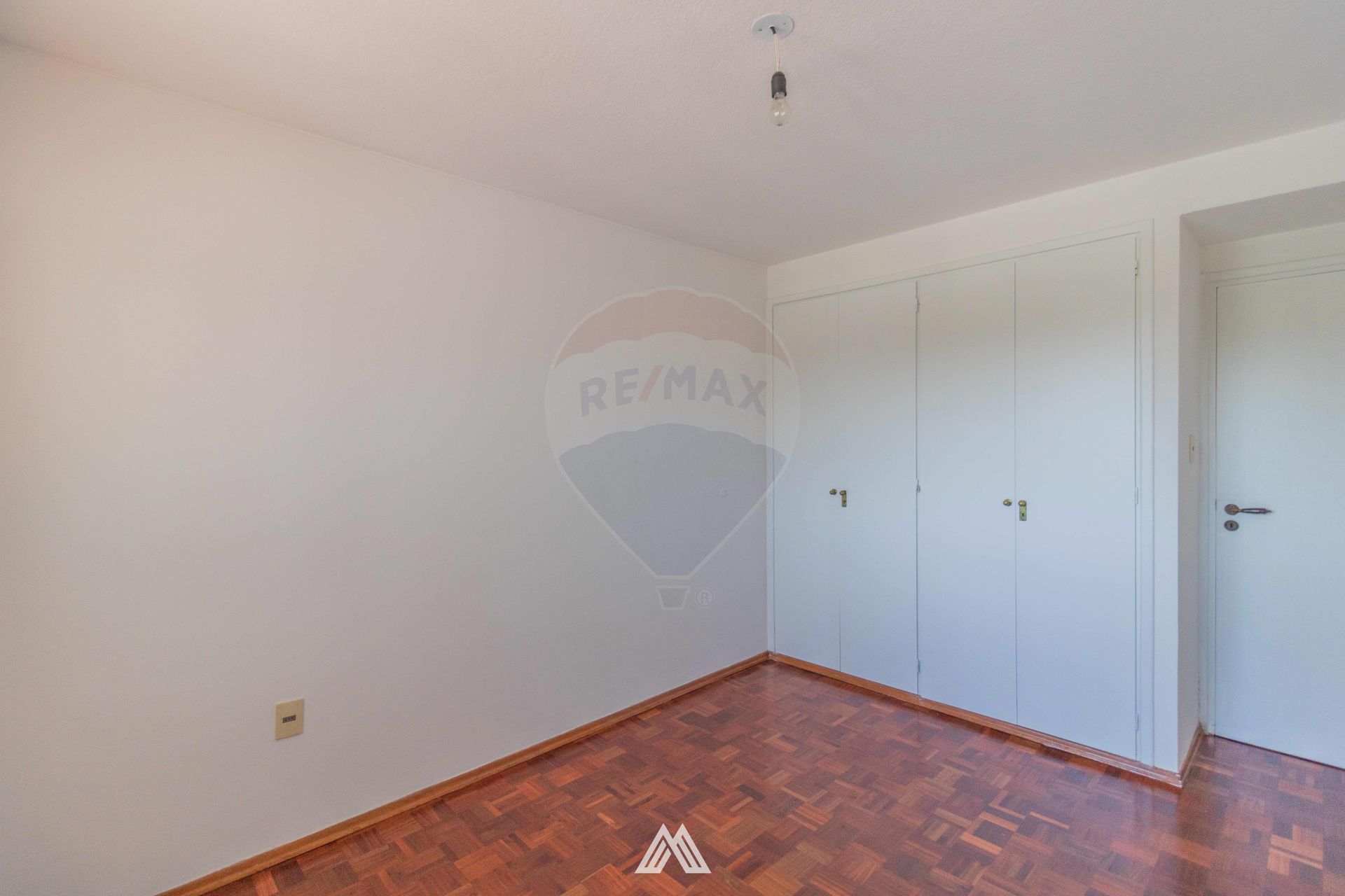 Alquiler 2 dormitorios y servicio, cochera, balcón · Foto 12
