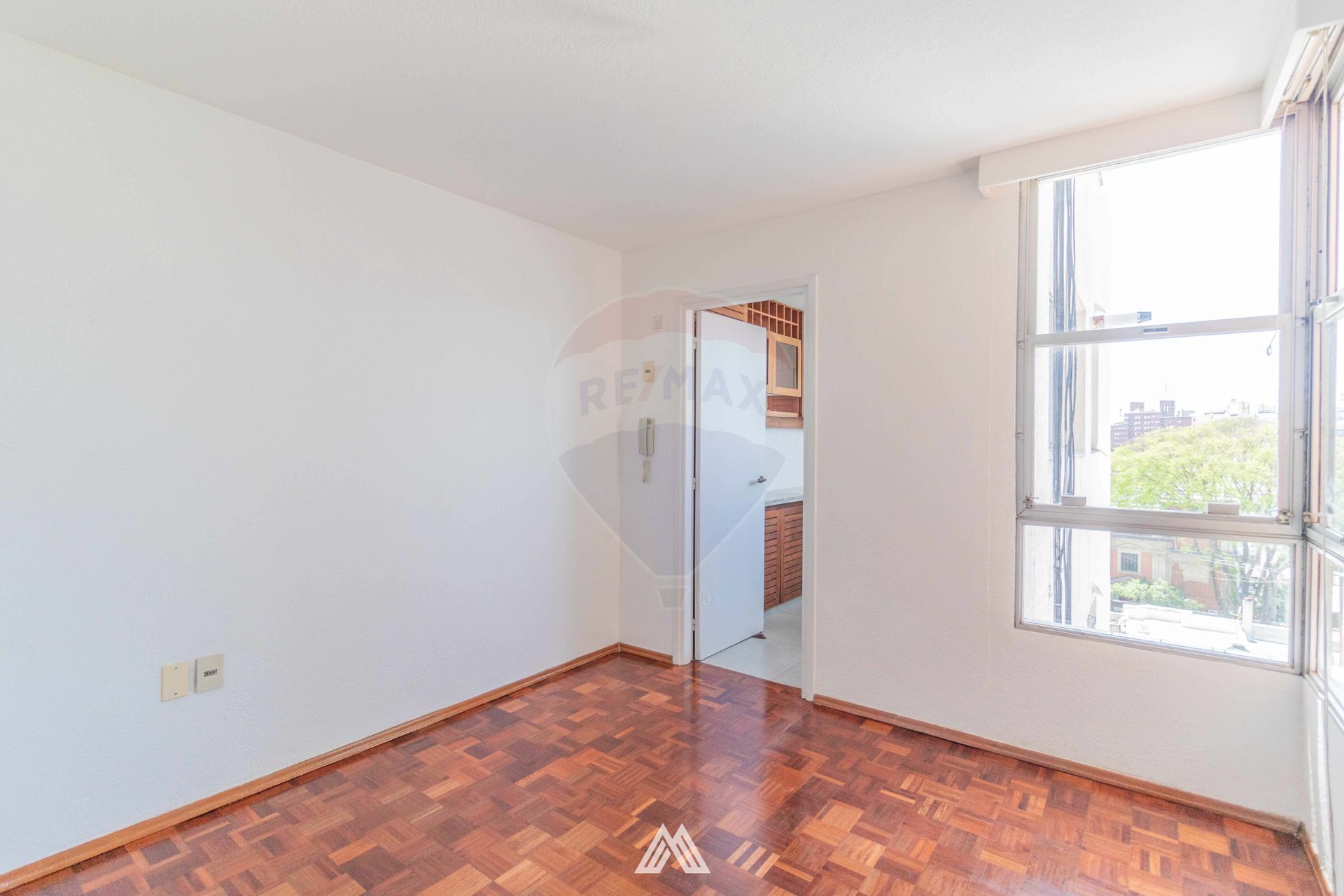 Alquiler 2 dormitorios y servicio, cochera, balcón · Foto 10