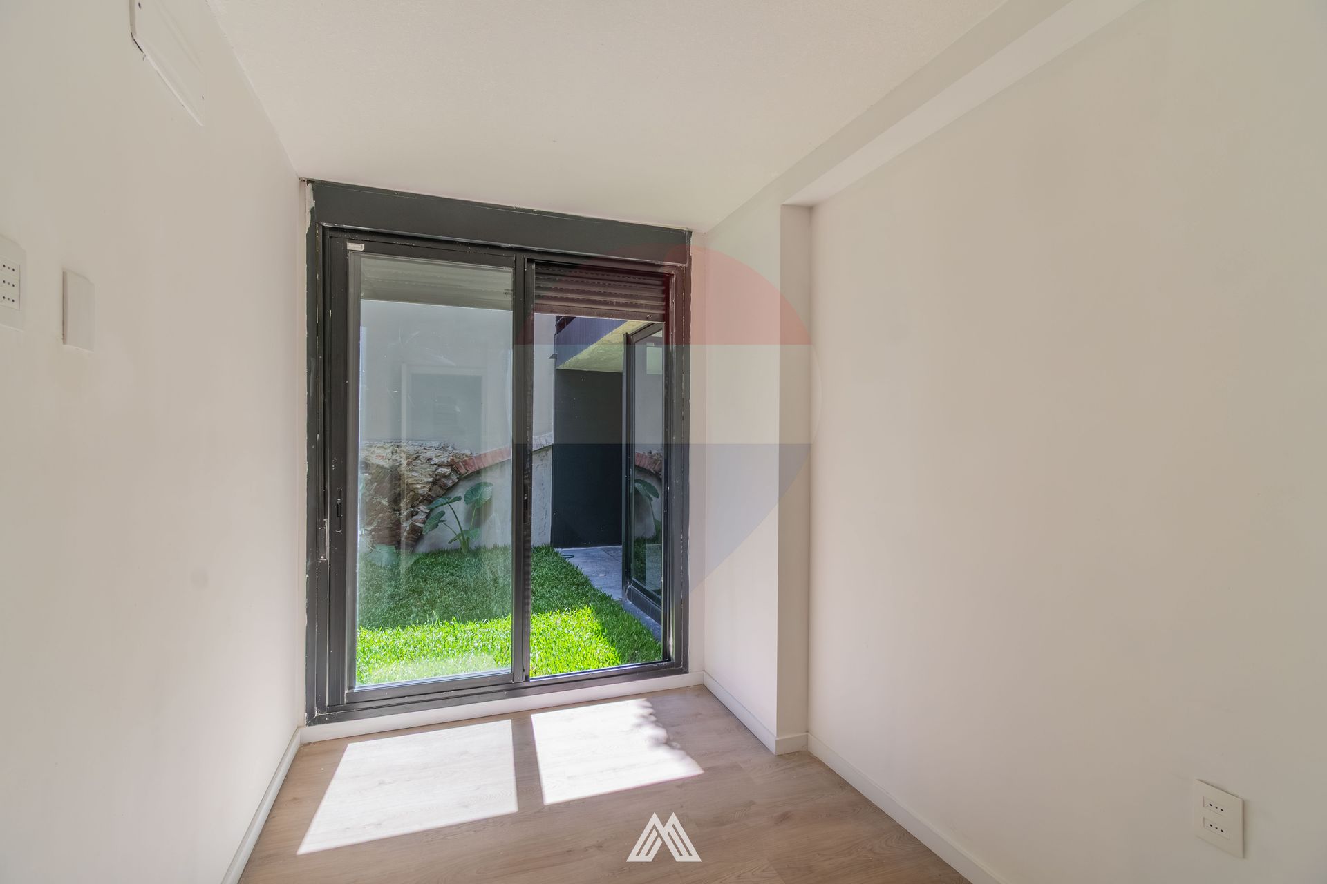 ALQUILER APART 2 DORM Y PATIO DE 20 MTS, PQUE RODO · Foto 10