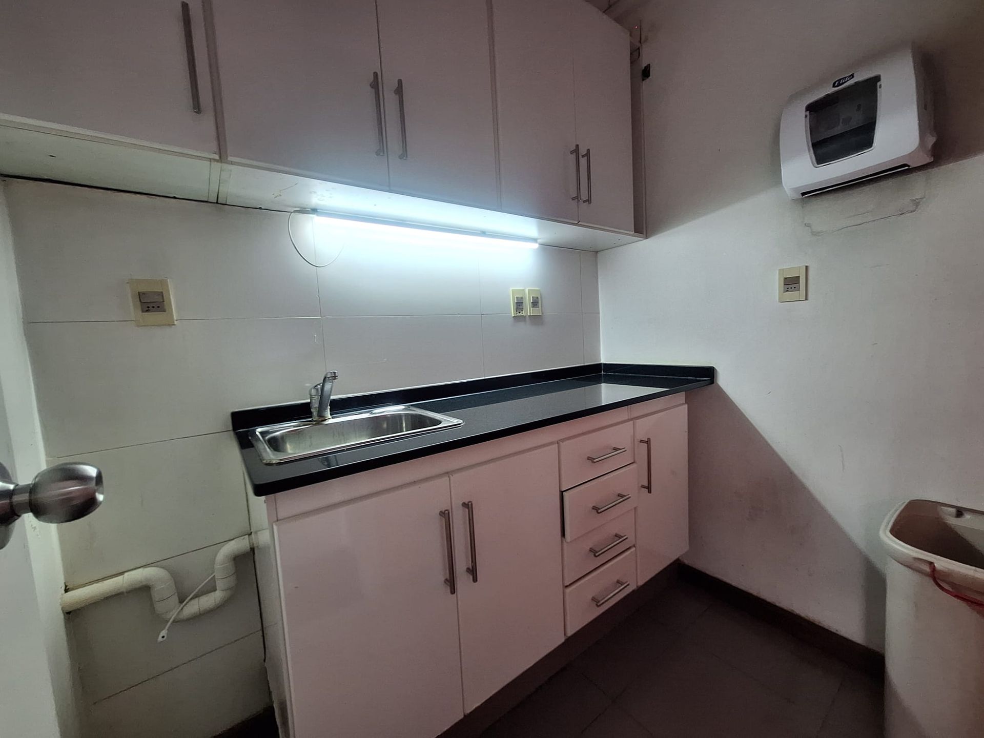 ALQUILER DE OFICINA EQUIPADA EN EDIFICIO CITIBANK · Foto 12