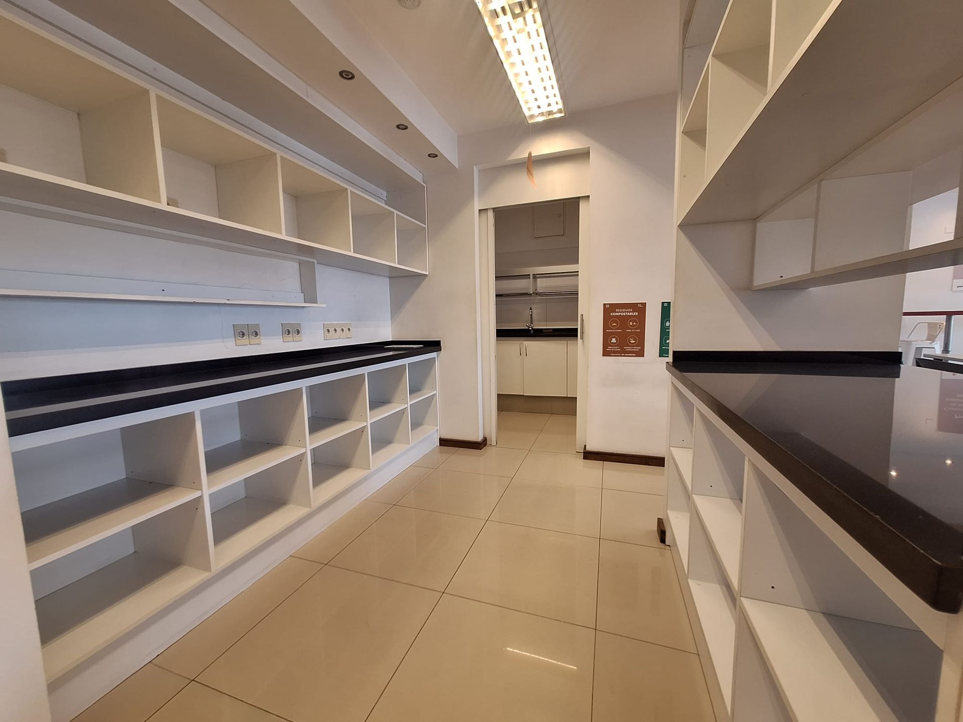 ALQUILER DE OFICINA EQUIPADA EN CIUDAD VIEJA · Foto 4