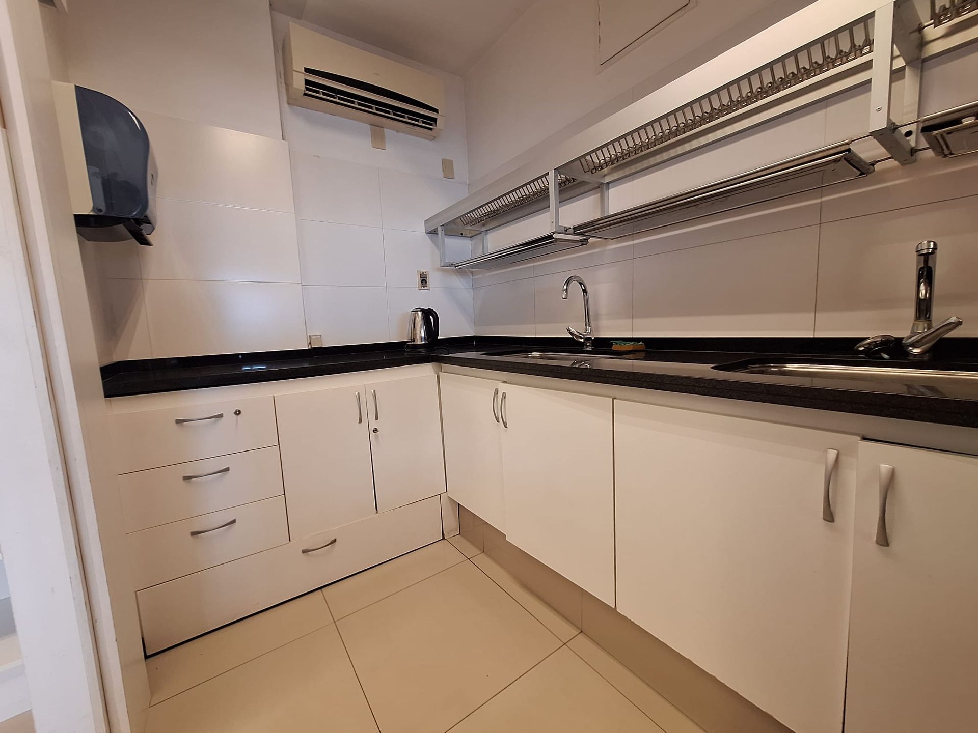 ALQUILER DE OFICINA EQUIPADA EN CIUDAD VIEJA · Foto 8