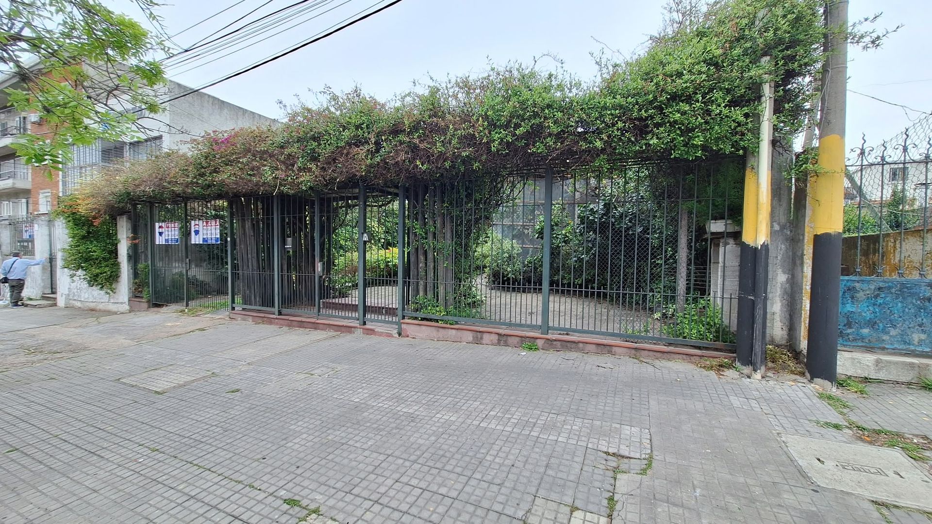 Terreno de 593 mts. 90 mts. edificados Av. Italia · Foto 6