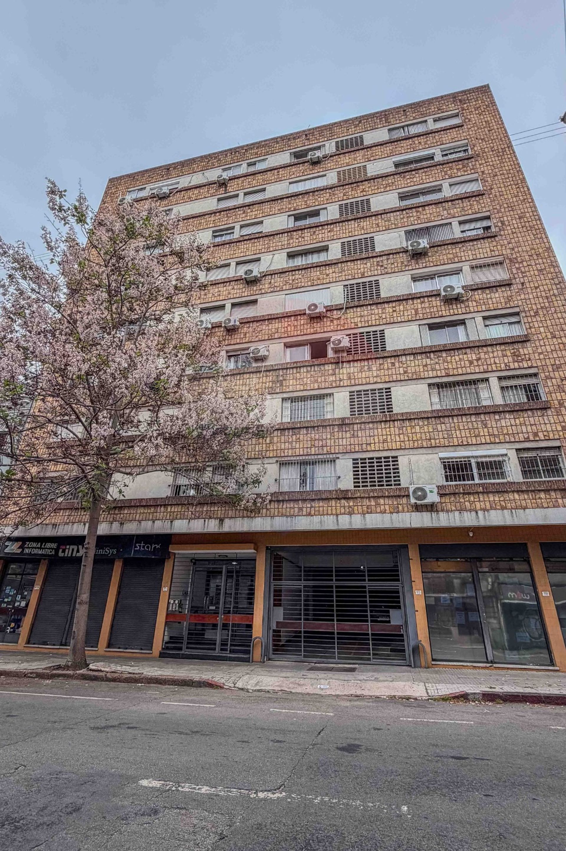 VENTA APARTAMENTO 2 DORMITORIOS , CENTRO AL FRENTE