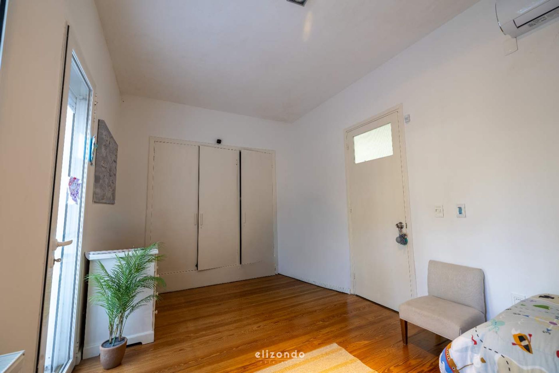 ALQUILER AMPLIA CASA C/JARDÍN 4 DORMITORIOS Y GGE · Foto 11