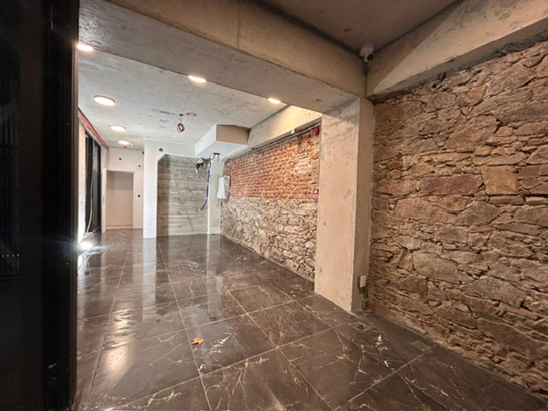 Photo 2 of 19