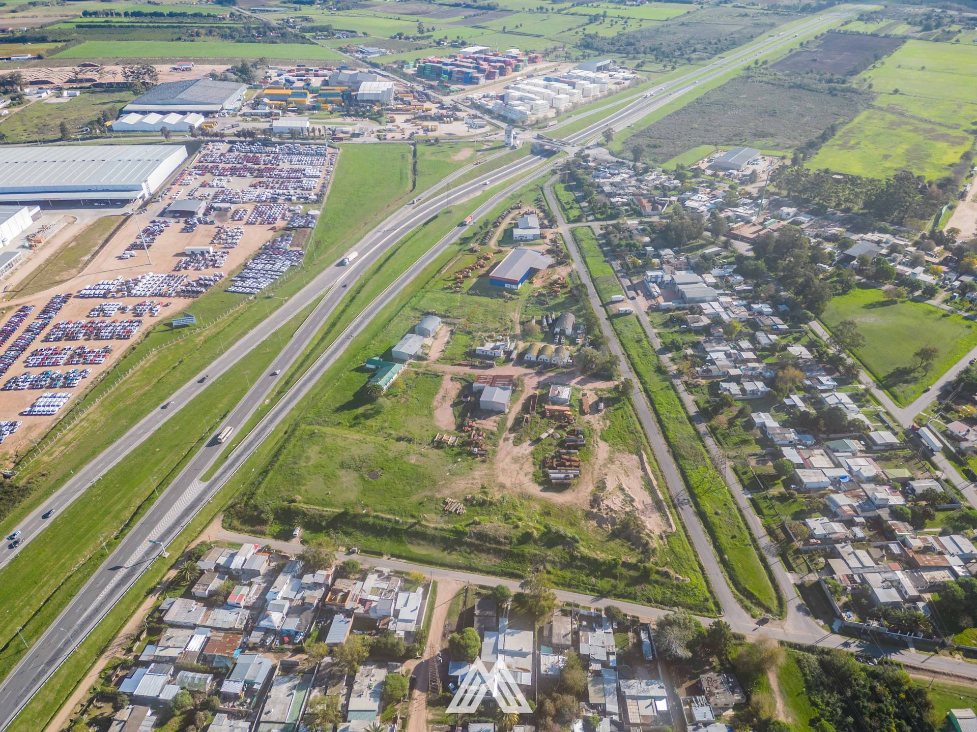 ALQUILER DE GRAN PREDIO CON DEPÓSITOS SOBRE RUTA 1 · Foto 5