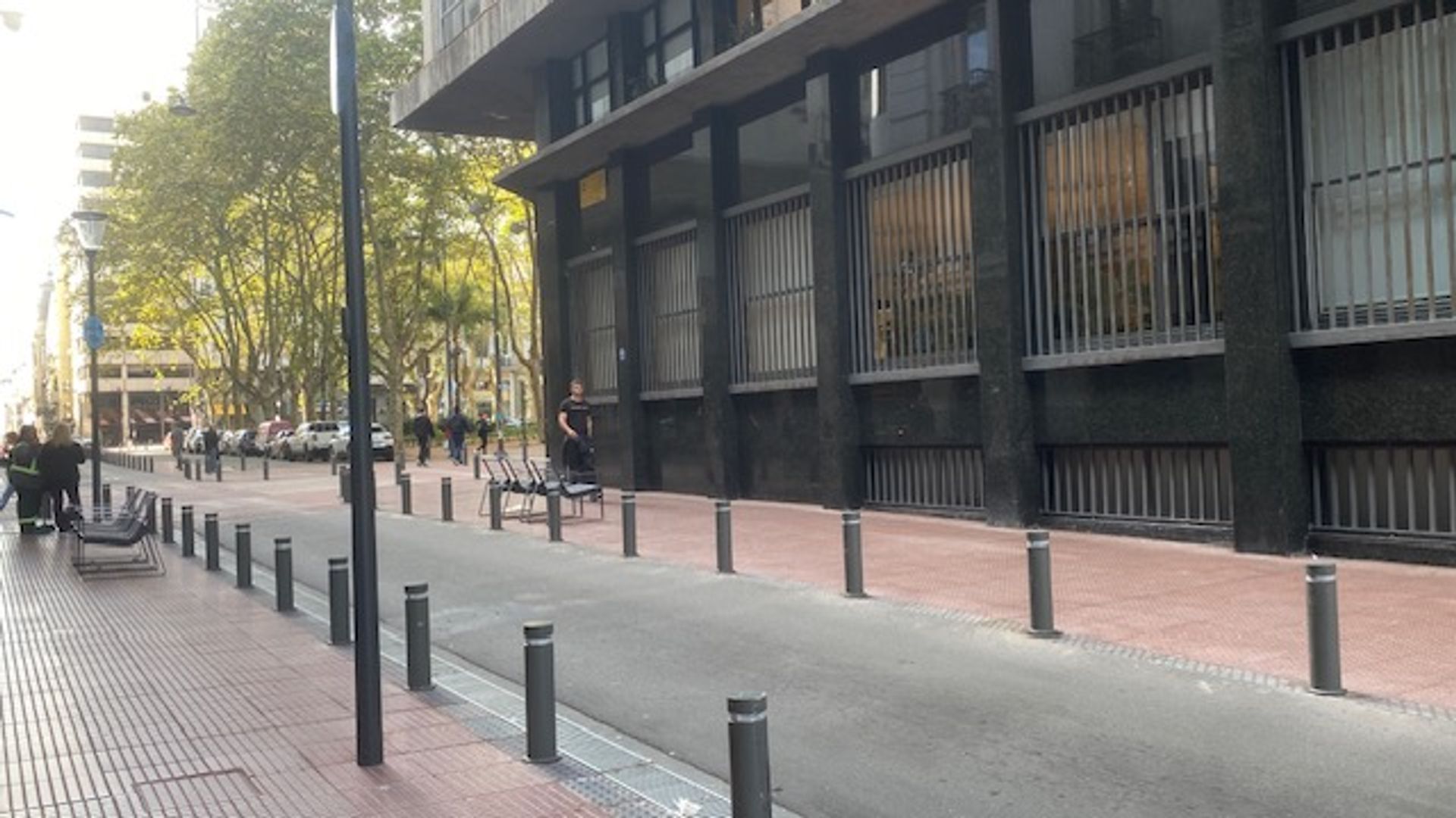 ALQUILO OFICINA CIUDAD VIEJA CON GARAGE · Foto 9