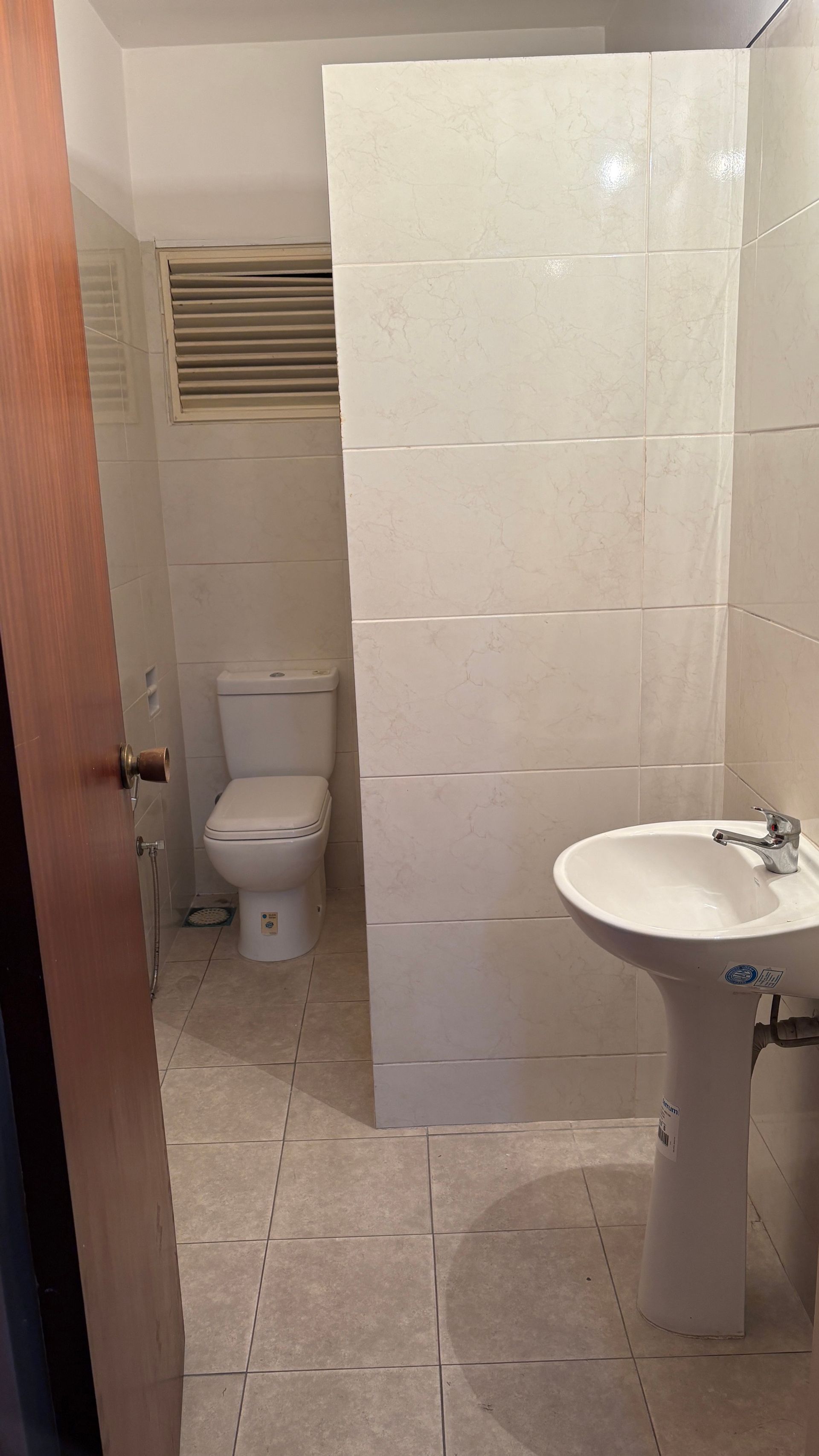 ALQUILO OFICINA CIUDAD VIEJA CON GARAGE · Foto 7