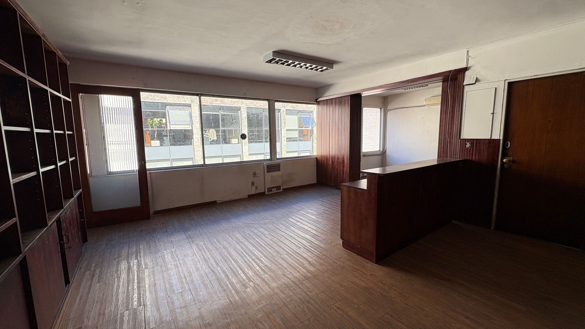 ALQUILO OFICINA CIUDAD VIEJA CON GARAGE · Foto 4