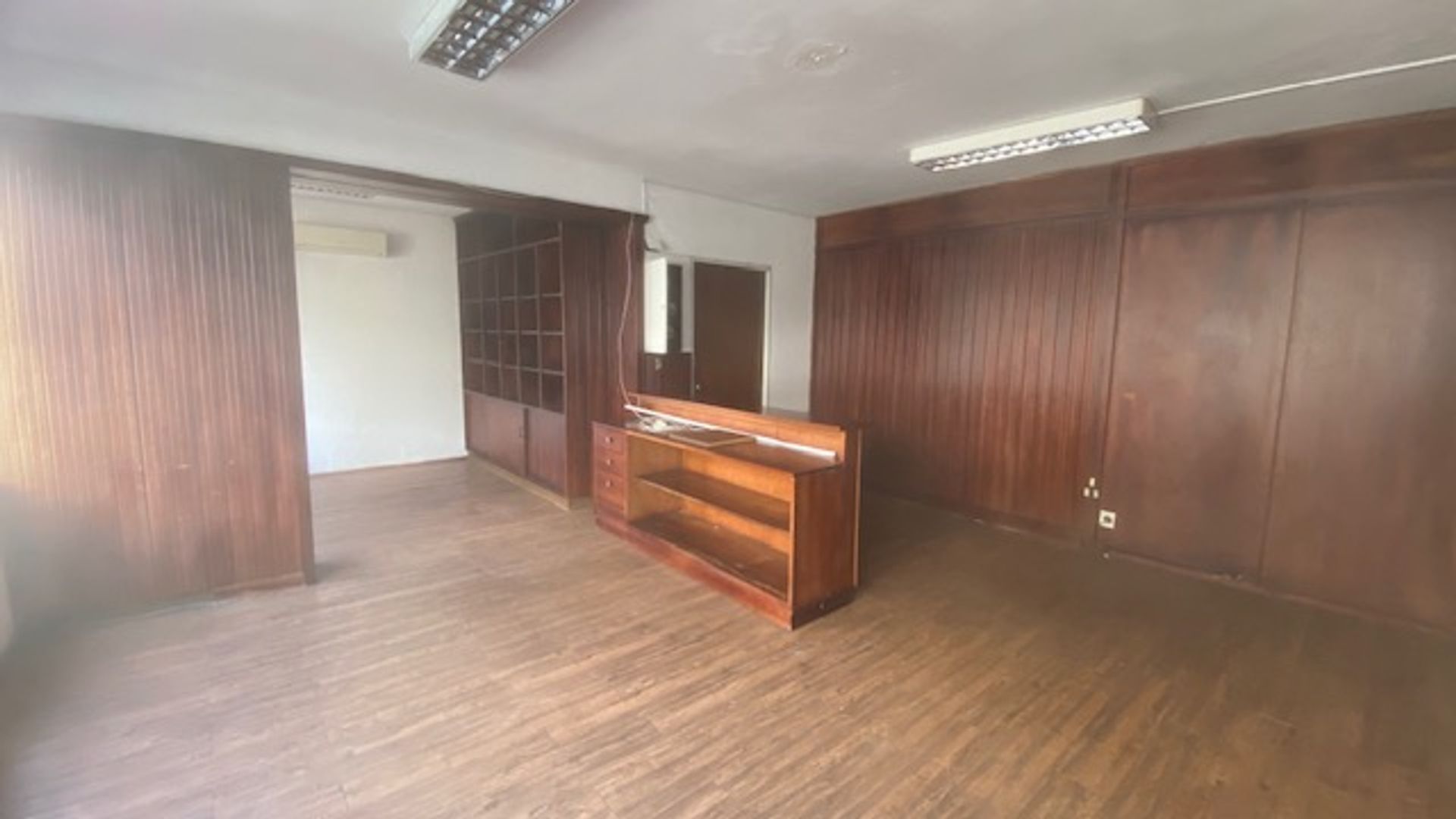 ALQUILO OFICINA CIUDAD VIEJA CON GARAGE · Foto 2
