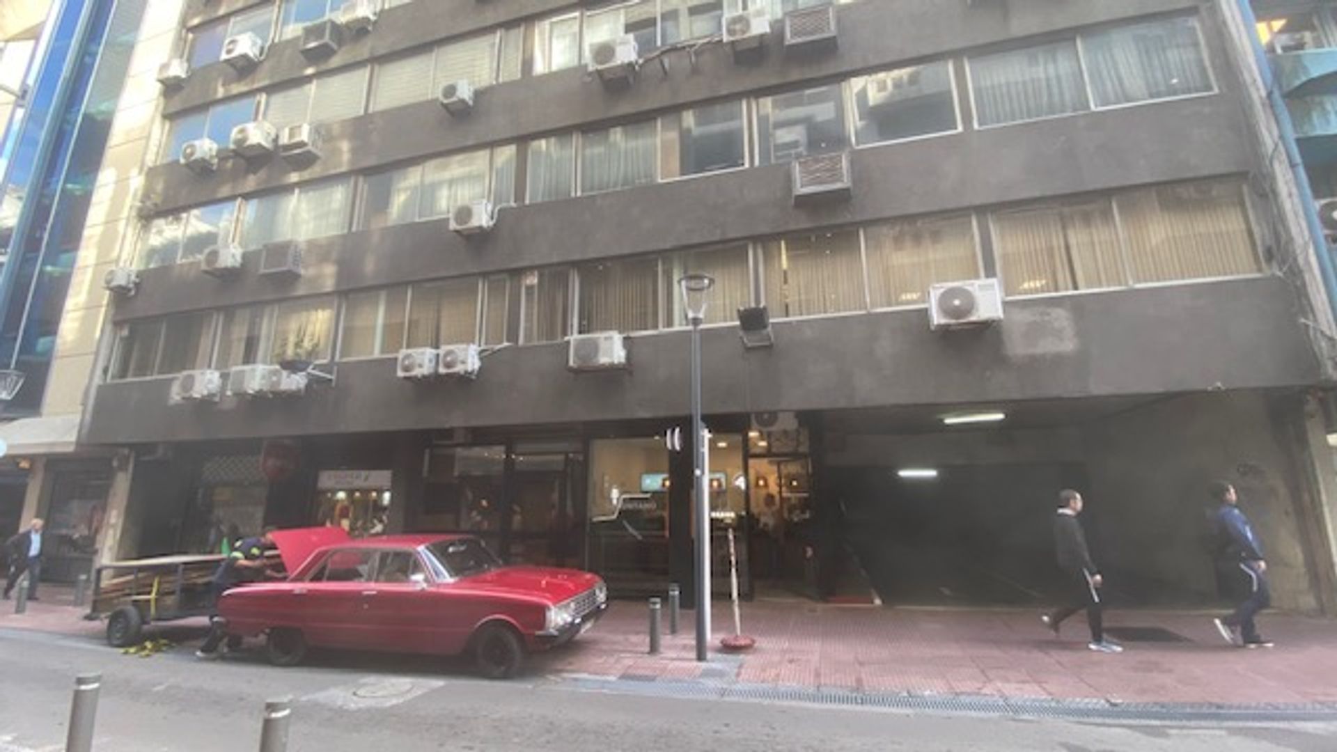 ALQUILO OFICINA CIUDAD VIEJA CON GARAGE · Foto 8