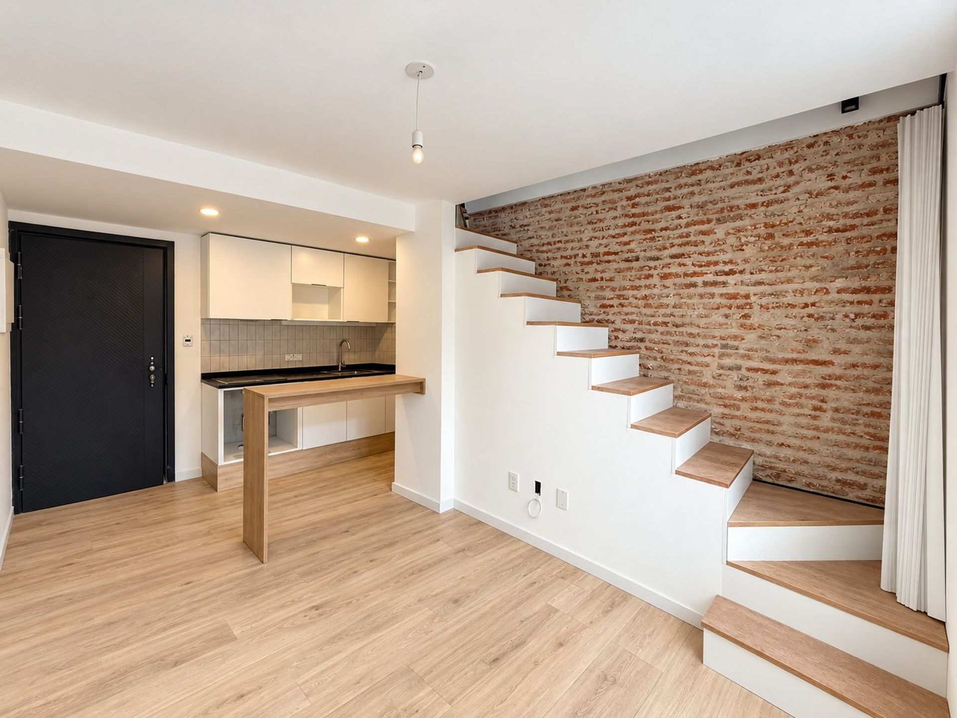 Venta apartamento 1 dormitorio Barrio Sur patio