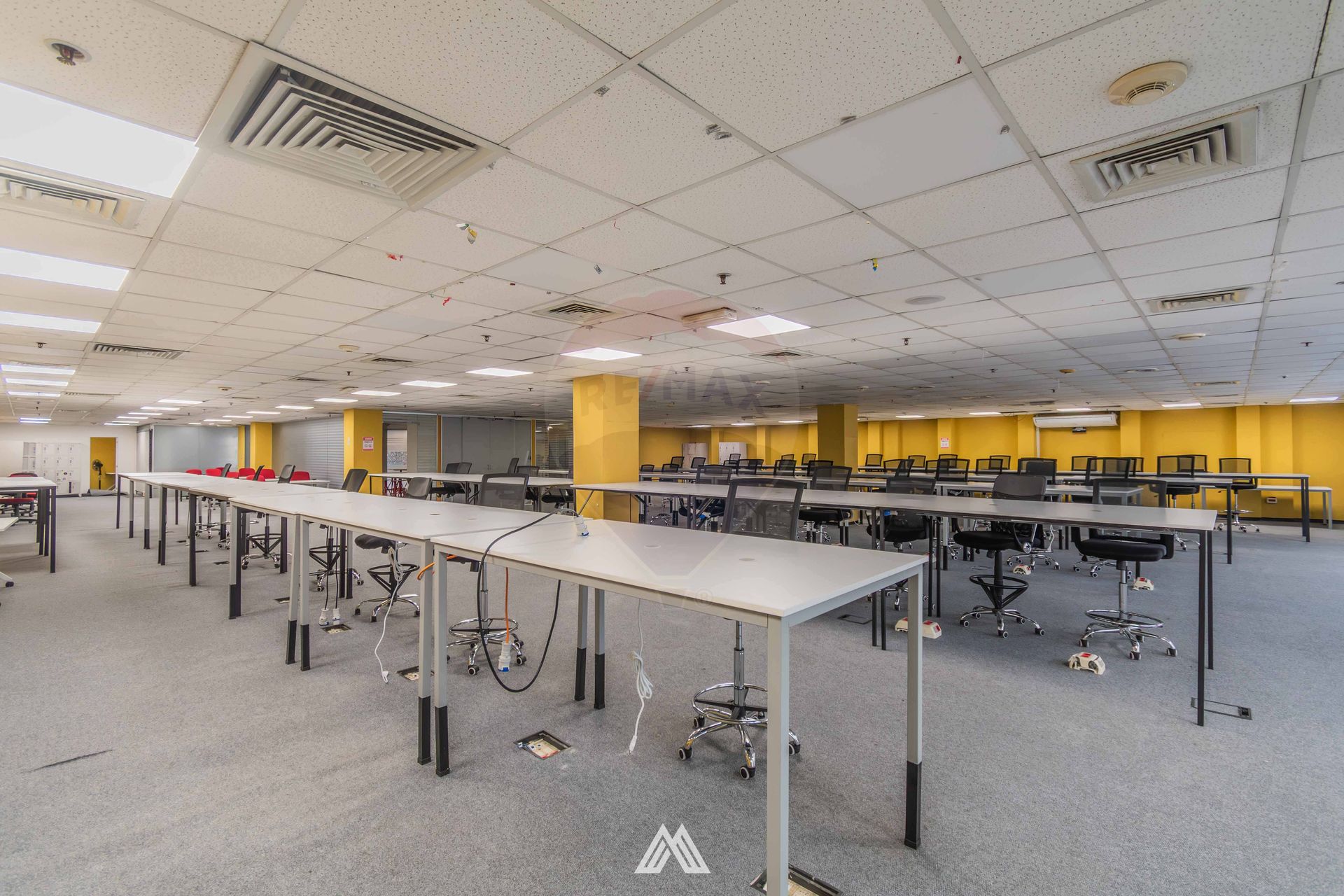 ALQUILER OFICINA SEMIEQUIPADA EN CENTRO · Foto 1