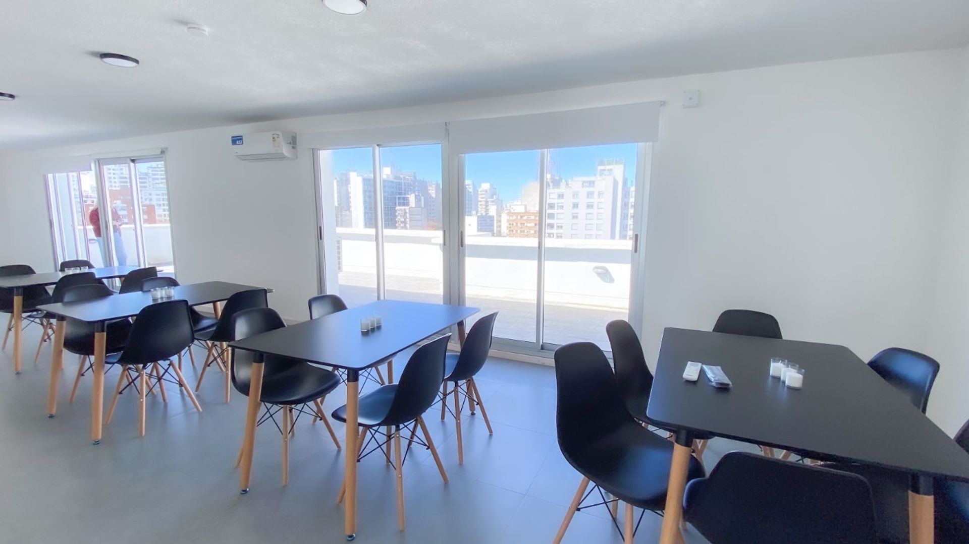 Alquiler Apto 1 dorm terraza cochera Tres Cruces · Foto 9