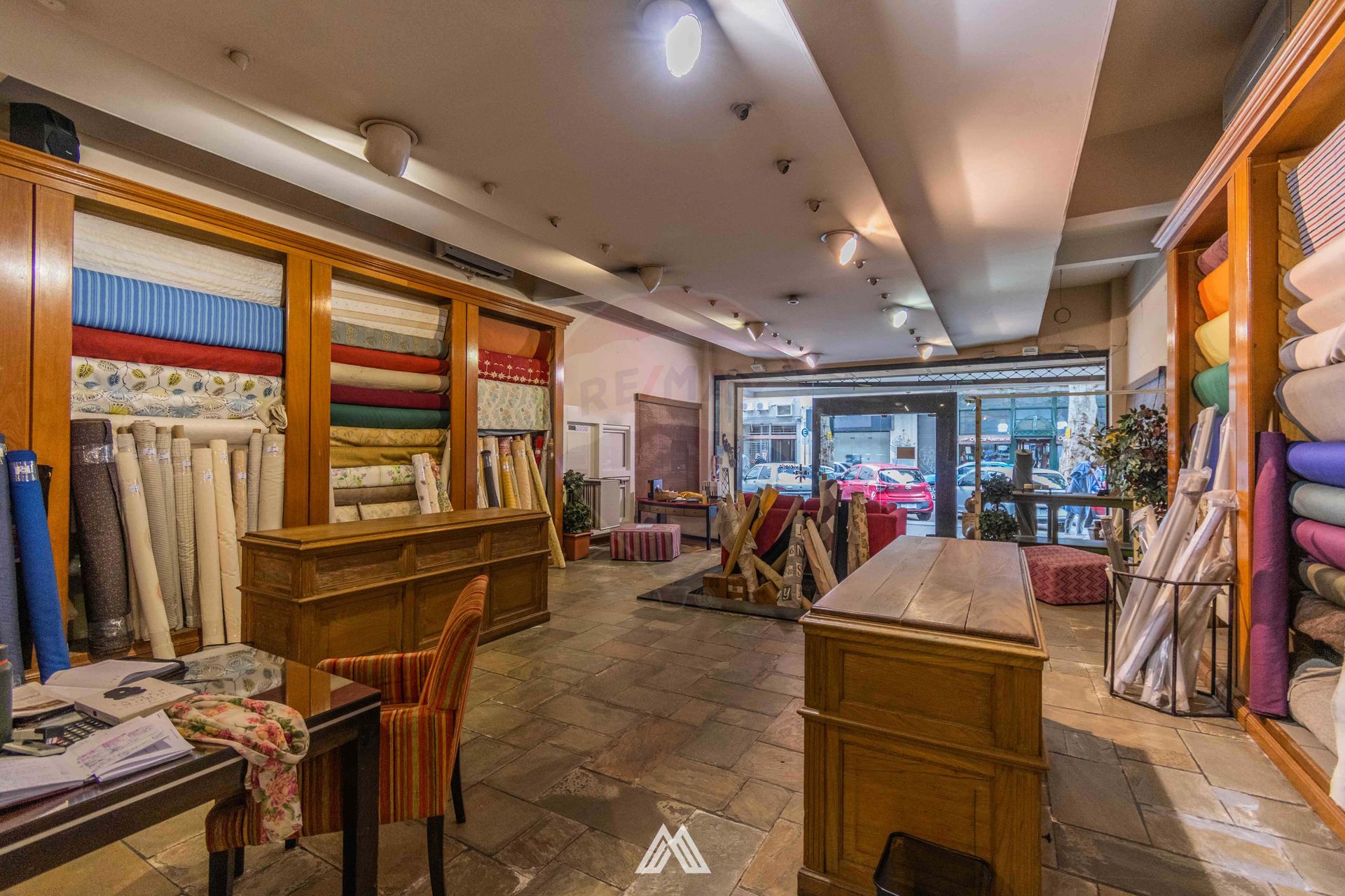 Gran local en ALQUILER! Barrio centro. 603 mts2! · Foto 4