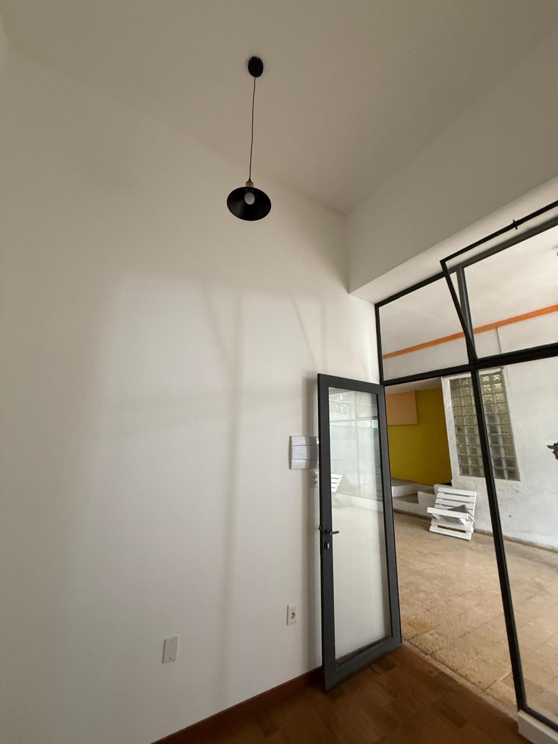 Se alquila local comercial en galeria Pocitos · Foto 4