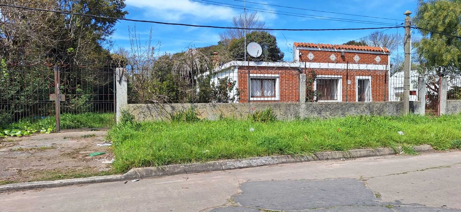 Venta Casa y Terreno Lezica