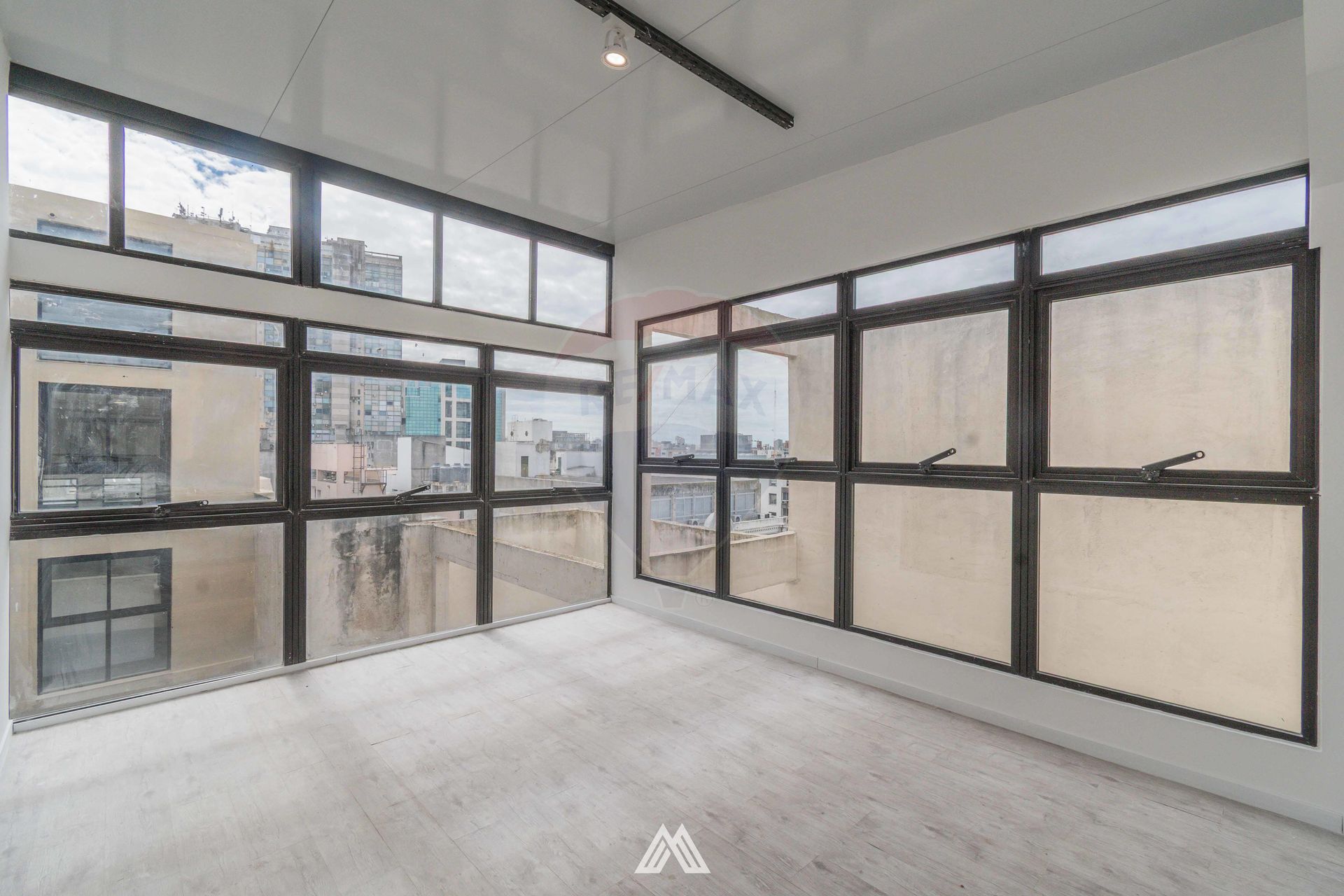 Alquiler y o Venta oficina reciclado Ciudad Vieja · Foto 12
