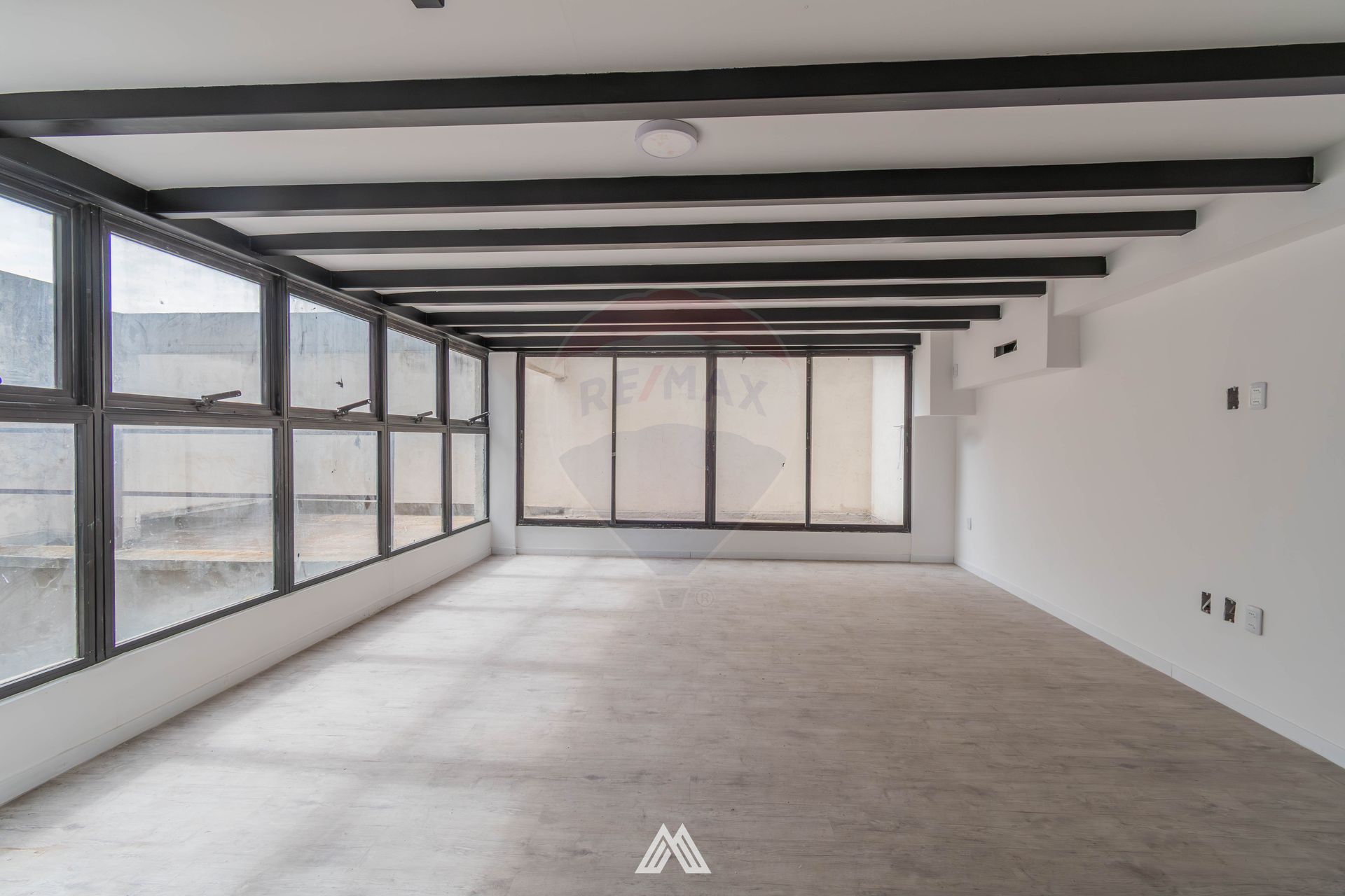Alquiler y o Venta oficina reciclado Ciudad Vieja · Foto 6