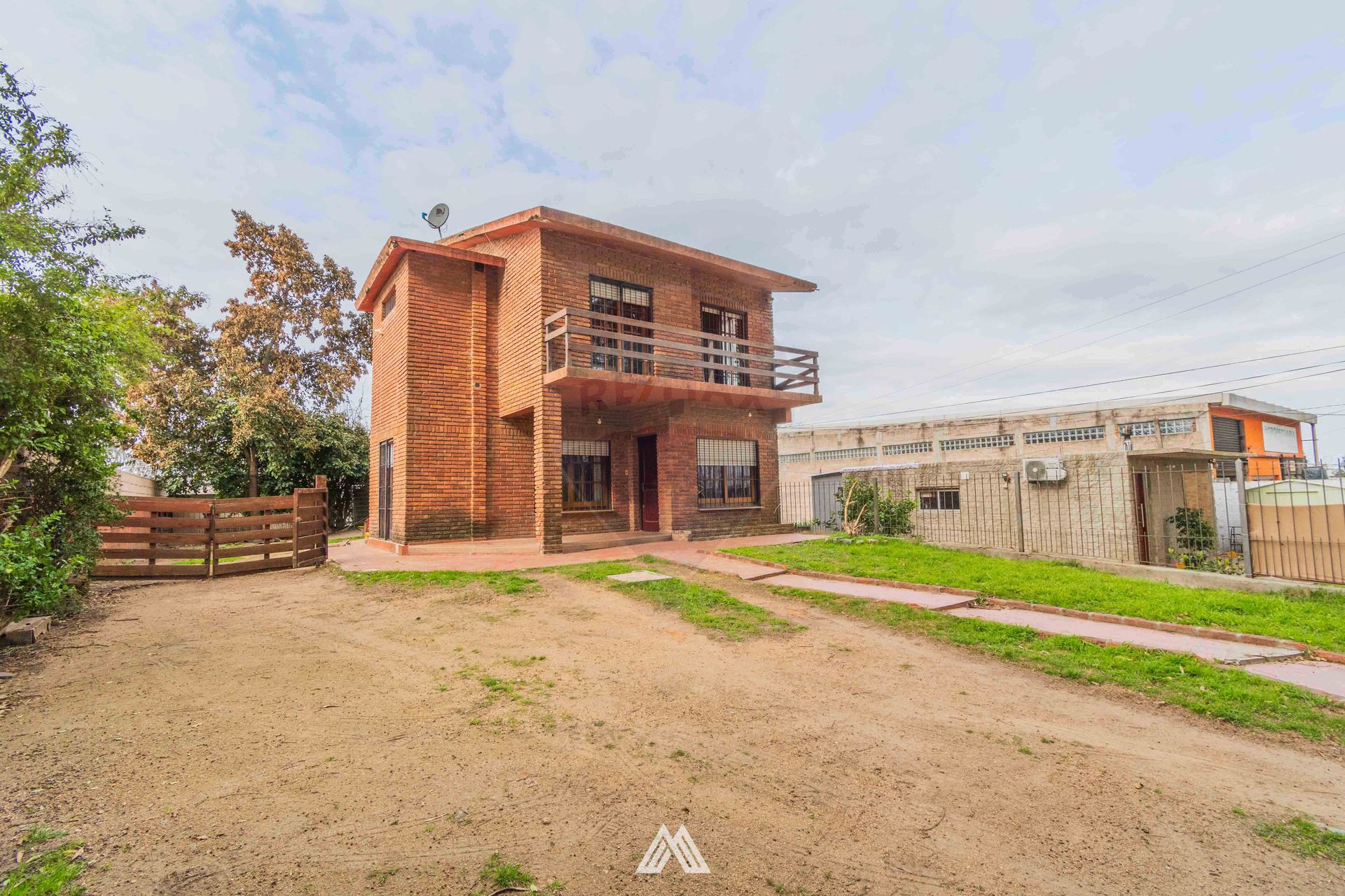 Venta casa 3 dormitorios en Pando con gran terreno