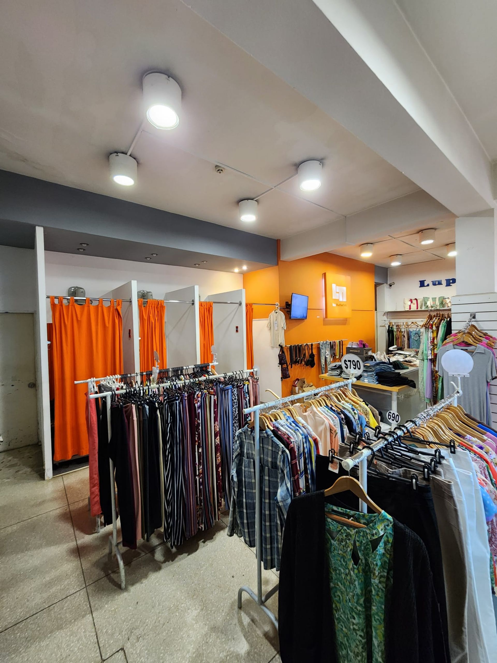 Alquiler local comercial calle principal de Pando · Foto 7