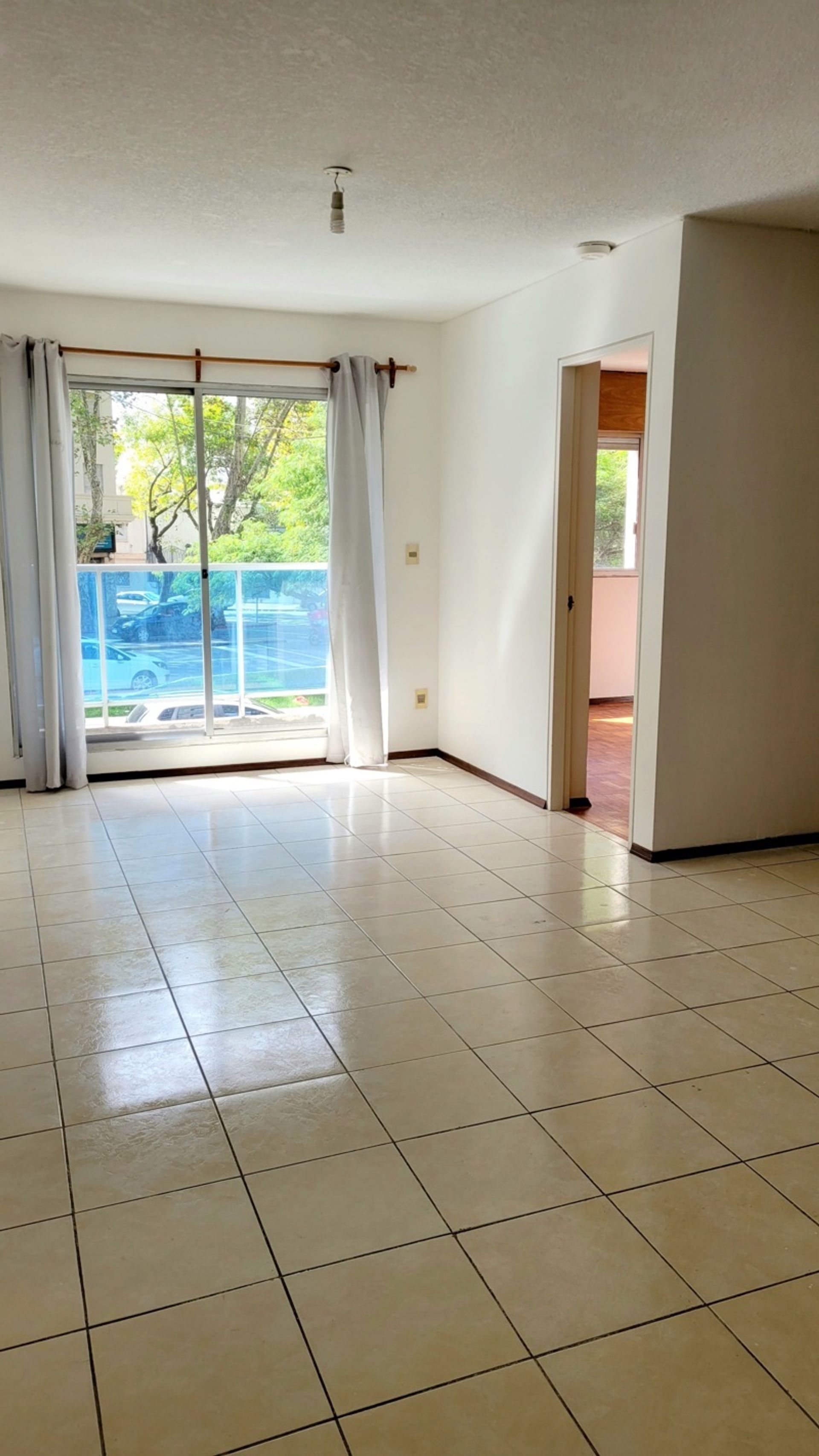 Venta apto al frente, un dormitorio balcón Pocitos
