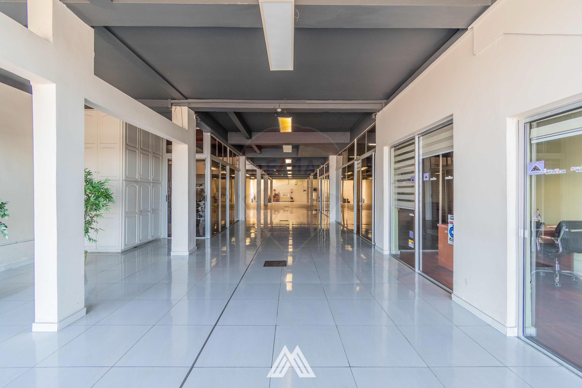 ALQUILA LOCAL CON OFICINAS + APTO BUCEO RAMBLA GGE · Foto 4